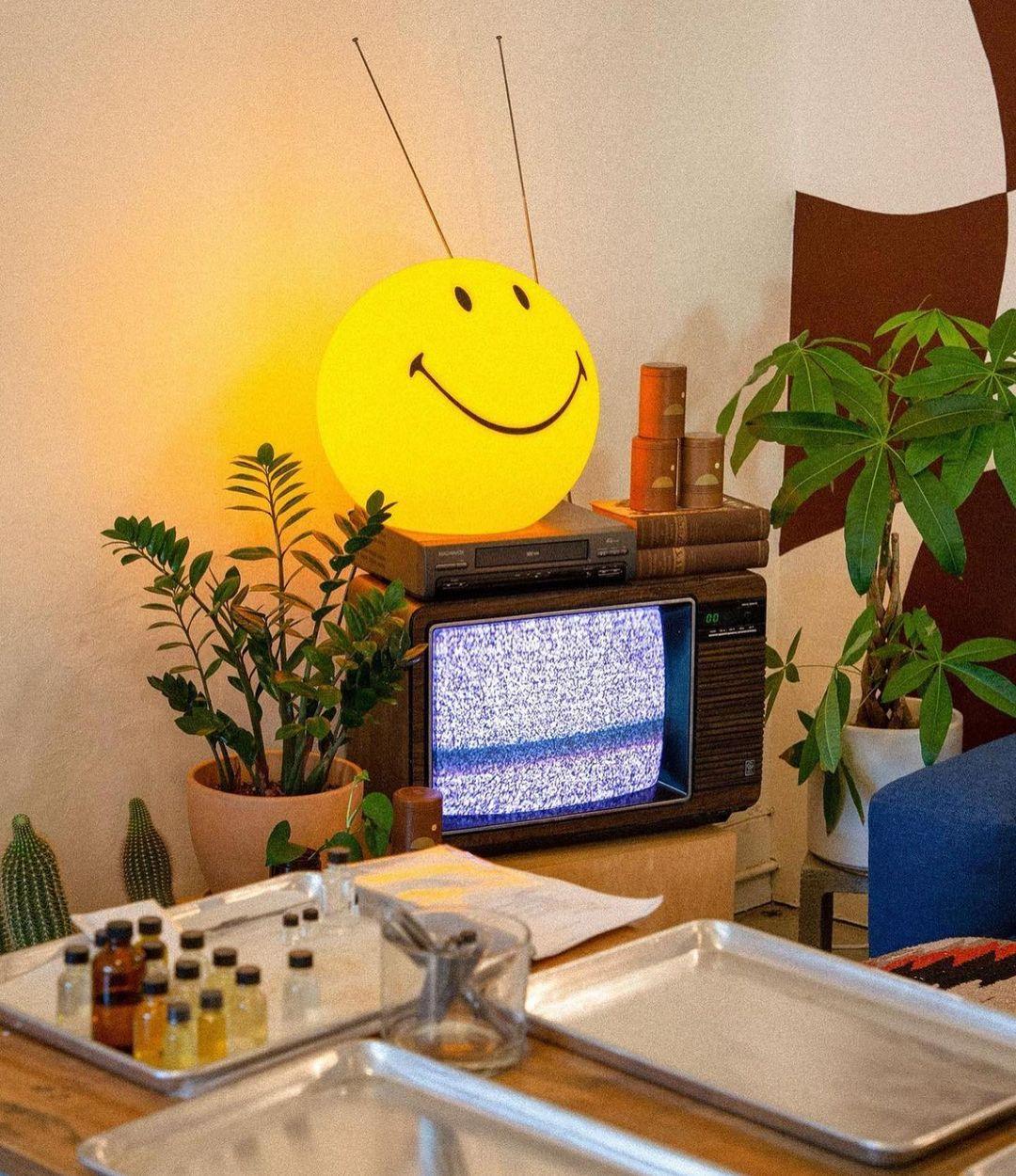 Modern Smiling Face Rechargeable LED Table Lamp for Bedside and Kids Bedroom Decor