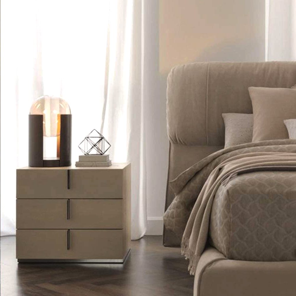 modern-amber-blown-glass-table-lamp-with-black-metal-base-and-e14-light-source