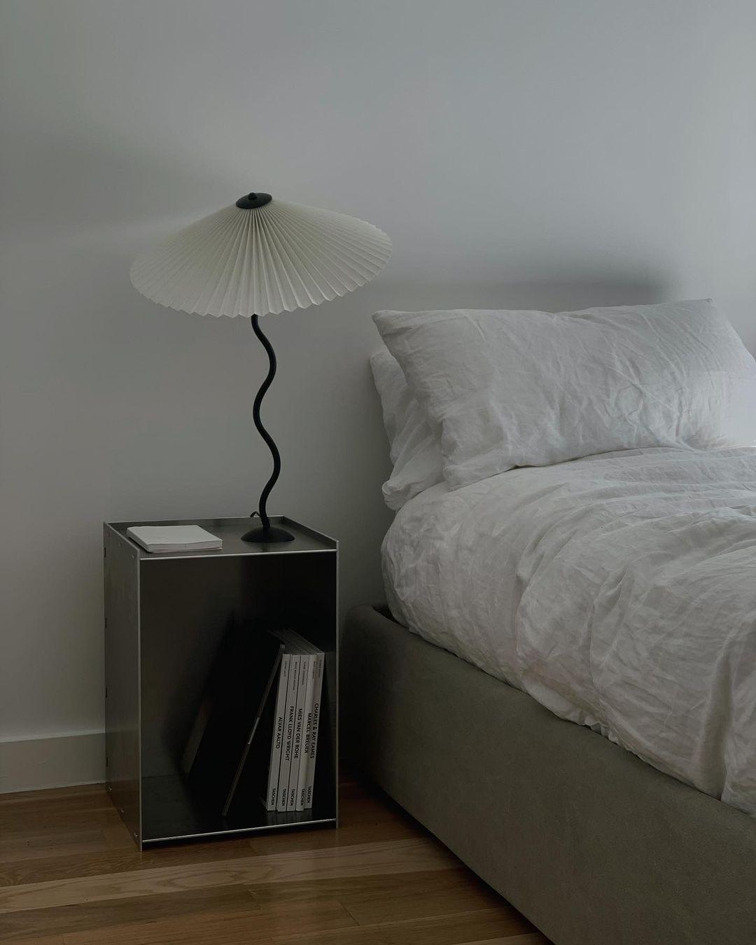 Modern Pleated Fabric Table Lamp with Nordic Wavy Metal Stem for Bedroom Living Room