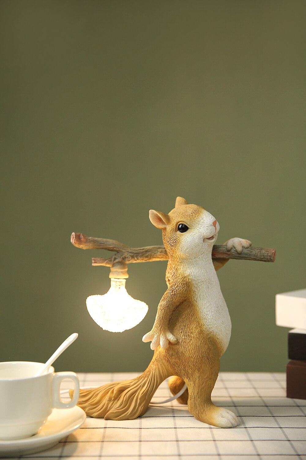 Squirrel Shaped Portable Resin Table Lamp Unique Animal Design Night Light for Modern Home Decor