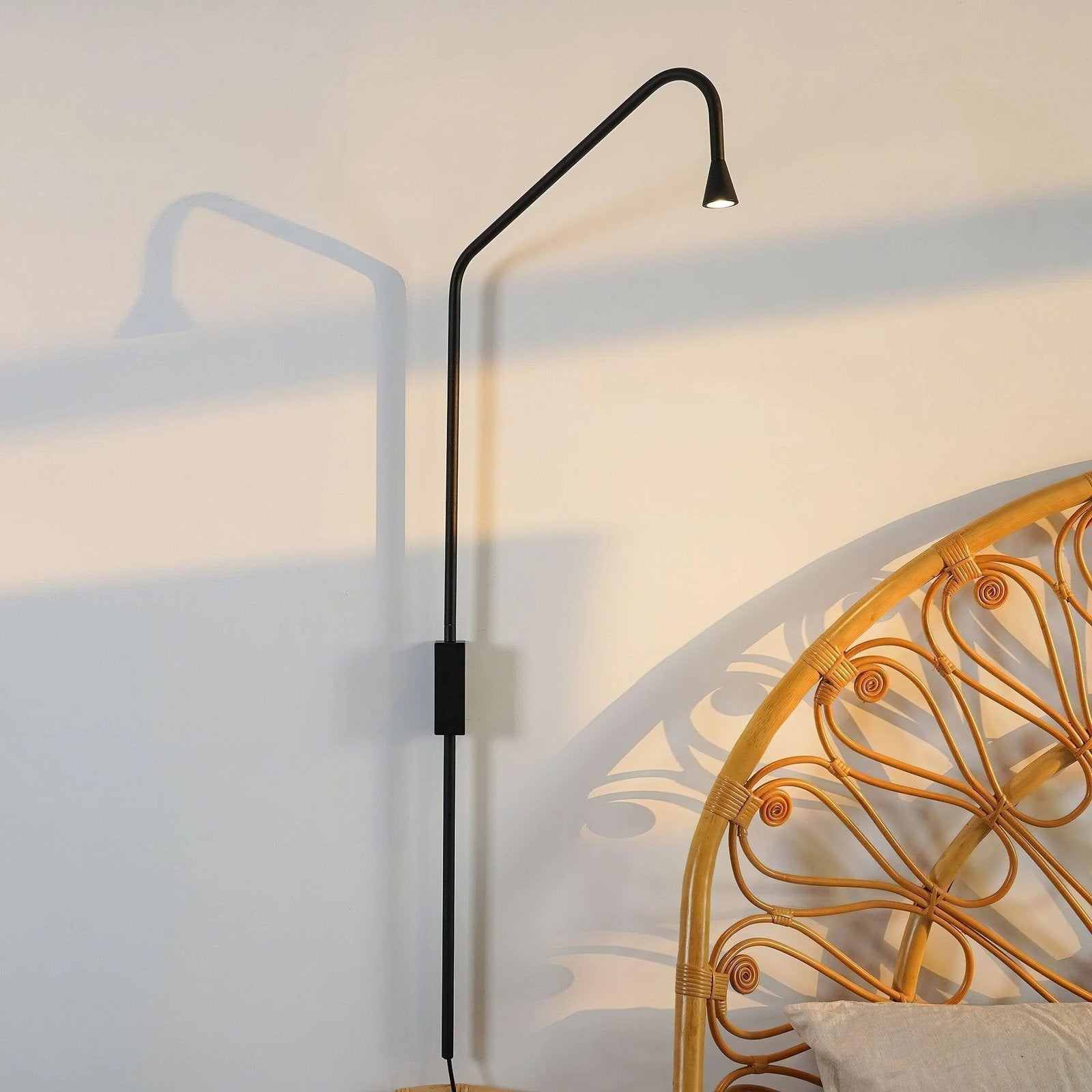 modern-black-lantern-plug-in-wall-sconce-integrated-led-ambient-lighting-lamp