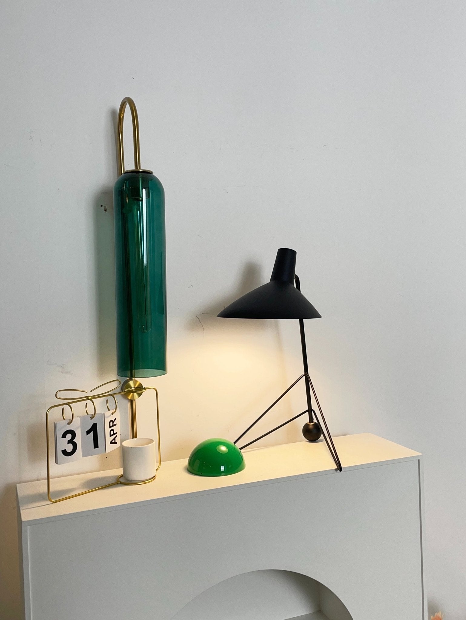 Contemporary Matte Finish Metal Table Lamp with Adjustable Head for Study and Bedside