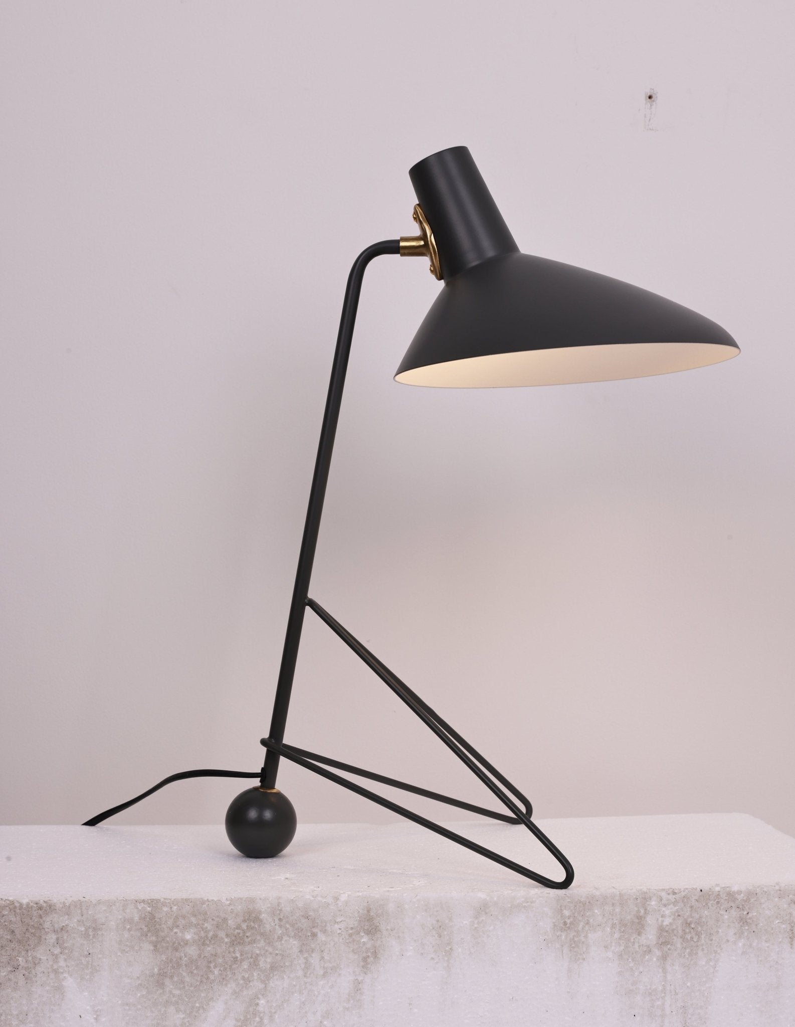 Contemporary Matte Finish Metal Table Lamp with Adjustable Head for Study and Bedside