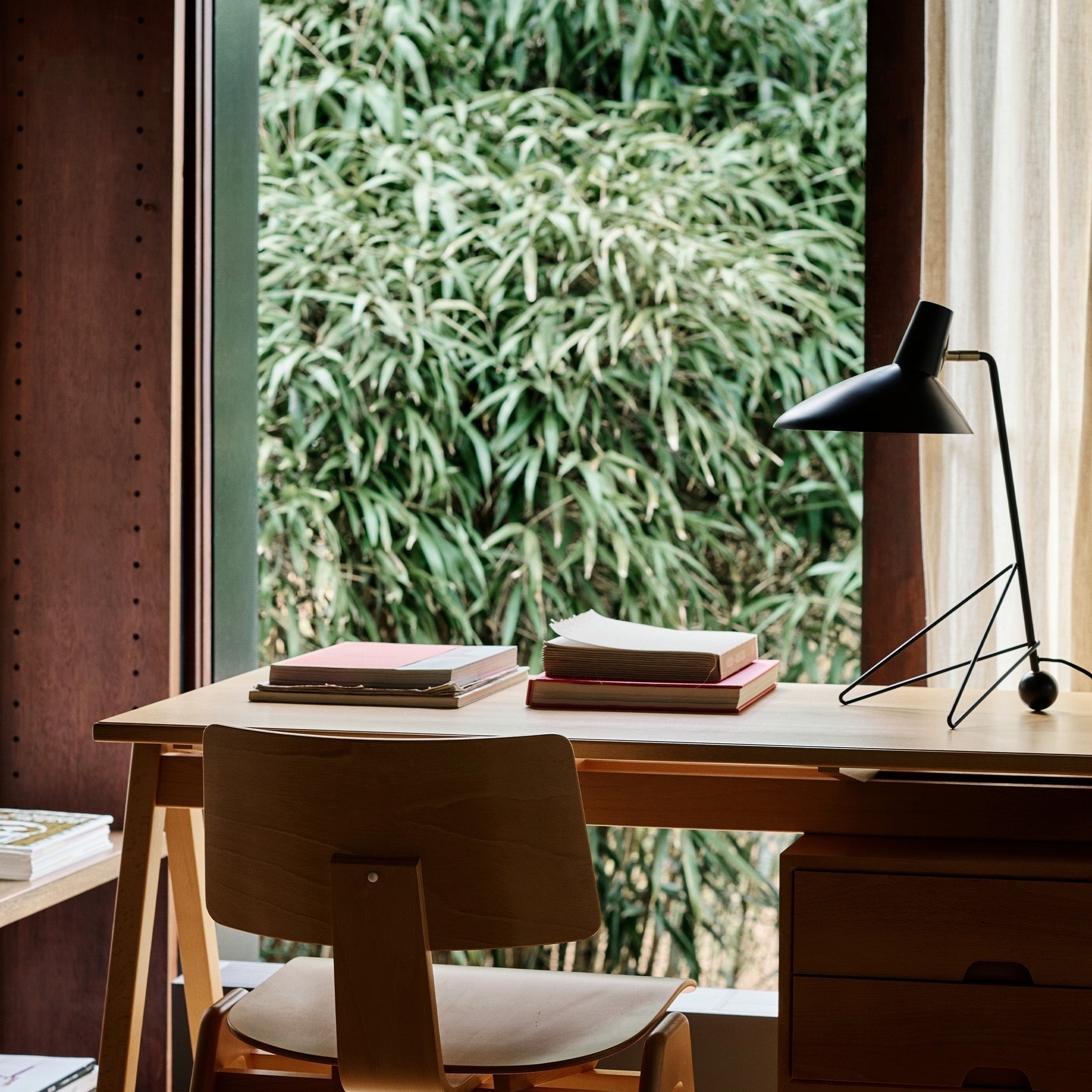 Contemporary Matte Finish Metal Table Lamp with Adjustable Head for Study and Bedside