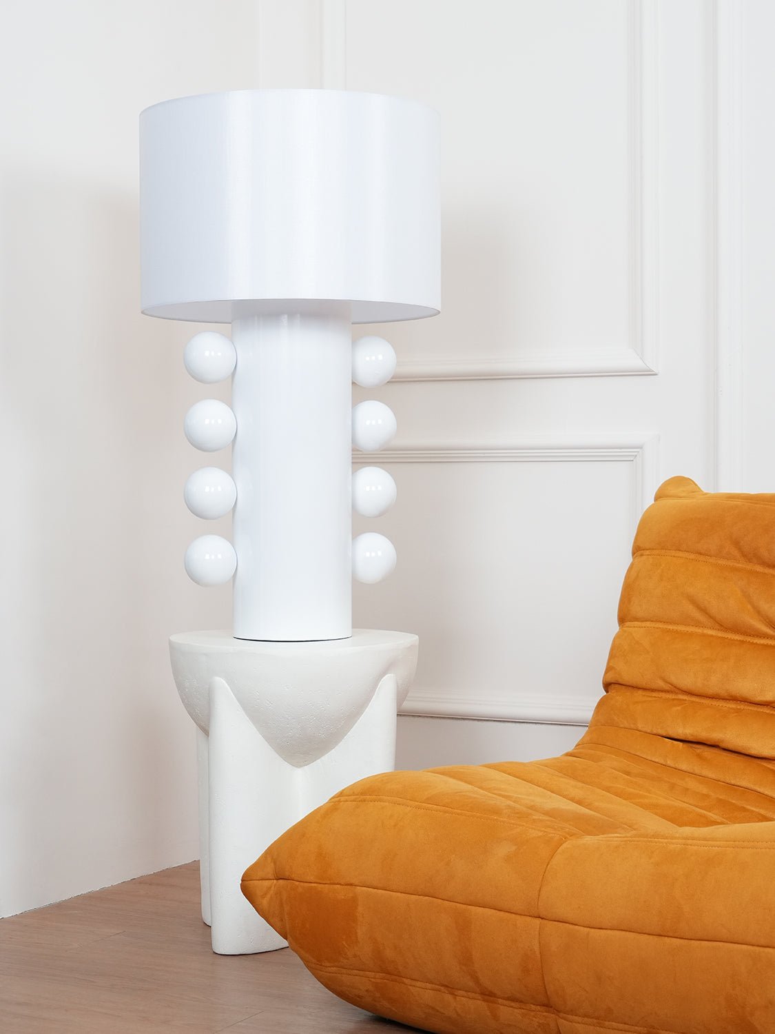 Contemporary Geometric Table Lamp with Spherical Base Accents for Modern Bedroom Decor