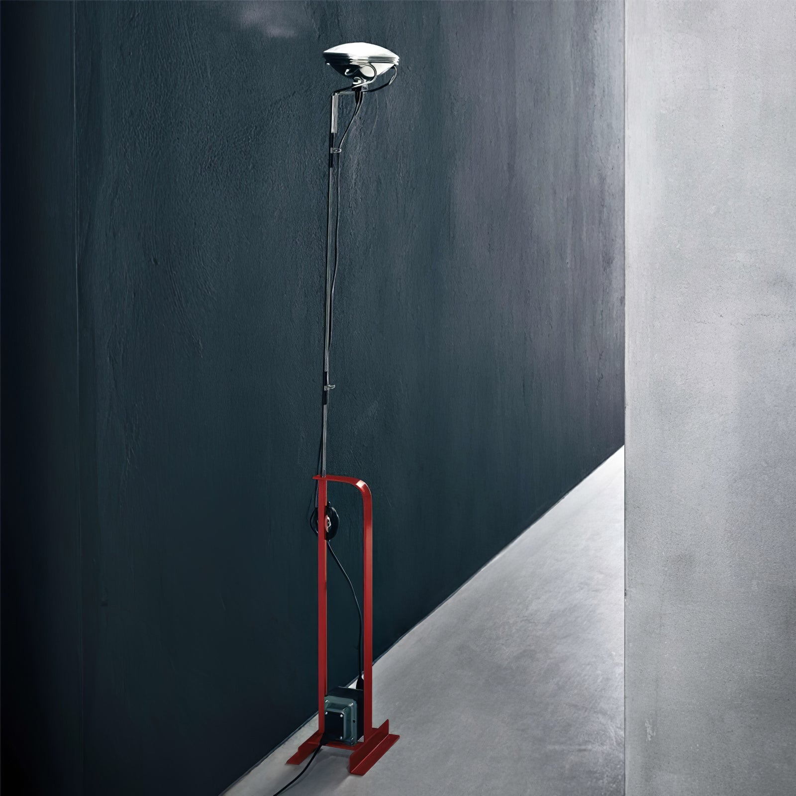 Modern Industrial Adjustable LED Floor Lamp with Telescopic Stem for Living Room Lighting