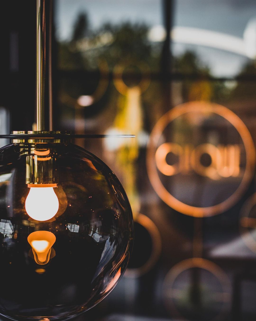 modern-umbra-hand-blown-glass-chandelier-multi-light-pendant-for-contemporary-dining-and-living-areas