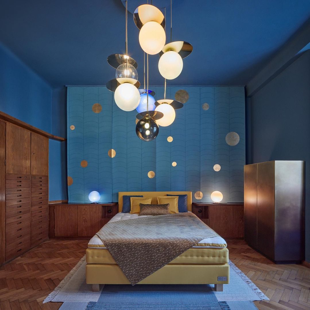modern-umbra-hand-blown-glass-chandelier-multi-light-pendant-for-contemporary-dining-and-living-areas