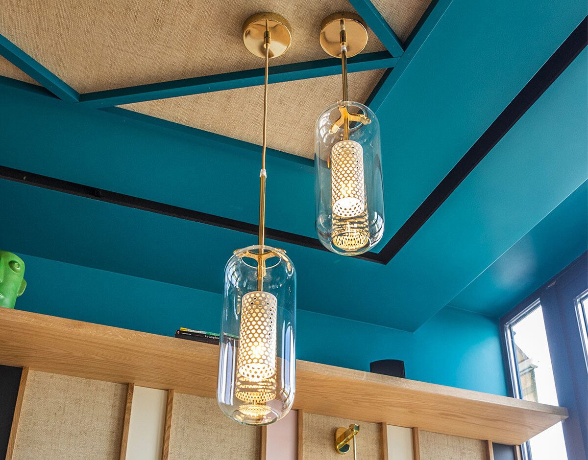 vadim-modern-glass-globe-pendant-light-with-gold-steel-rod-and-perforated-cage