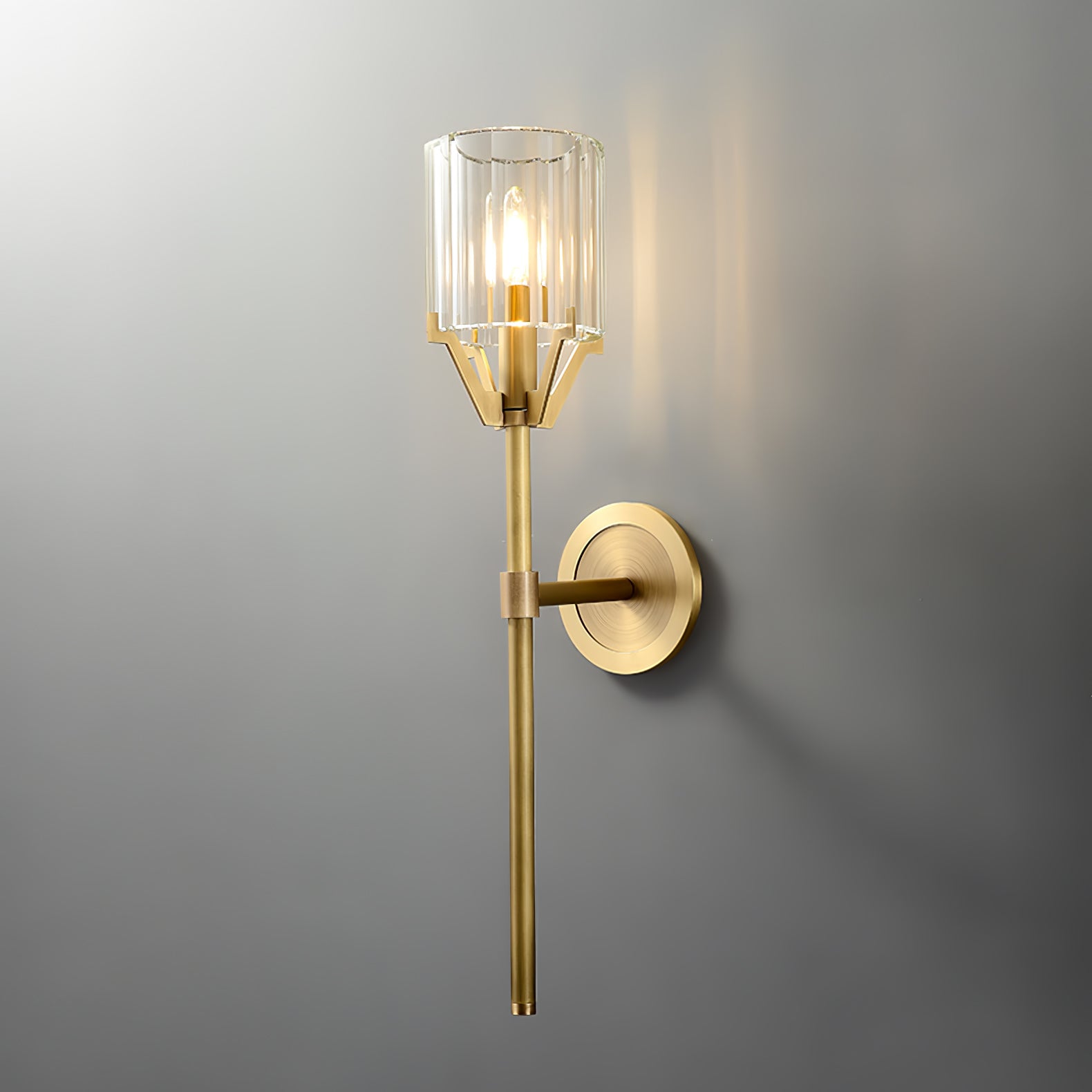 modern-architectural-faceted-crystal-glass-wall-sconce-with-polished-brass-finish