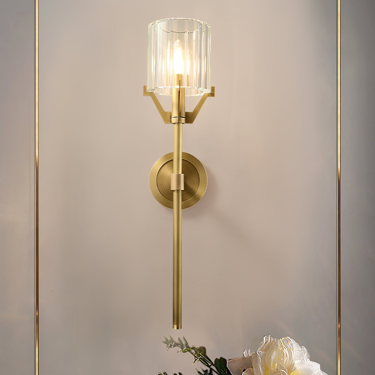modern-architectural-faceted-crystal-glass-wall-sconce-with-polished-brass-finish