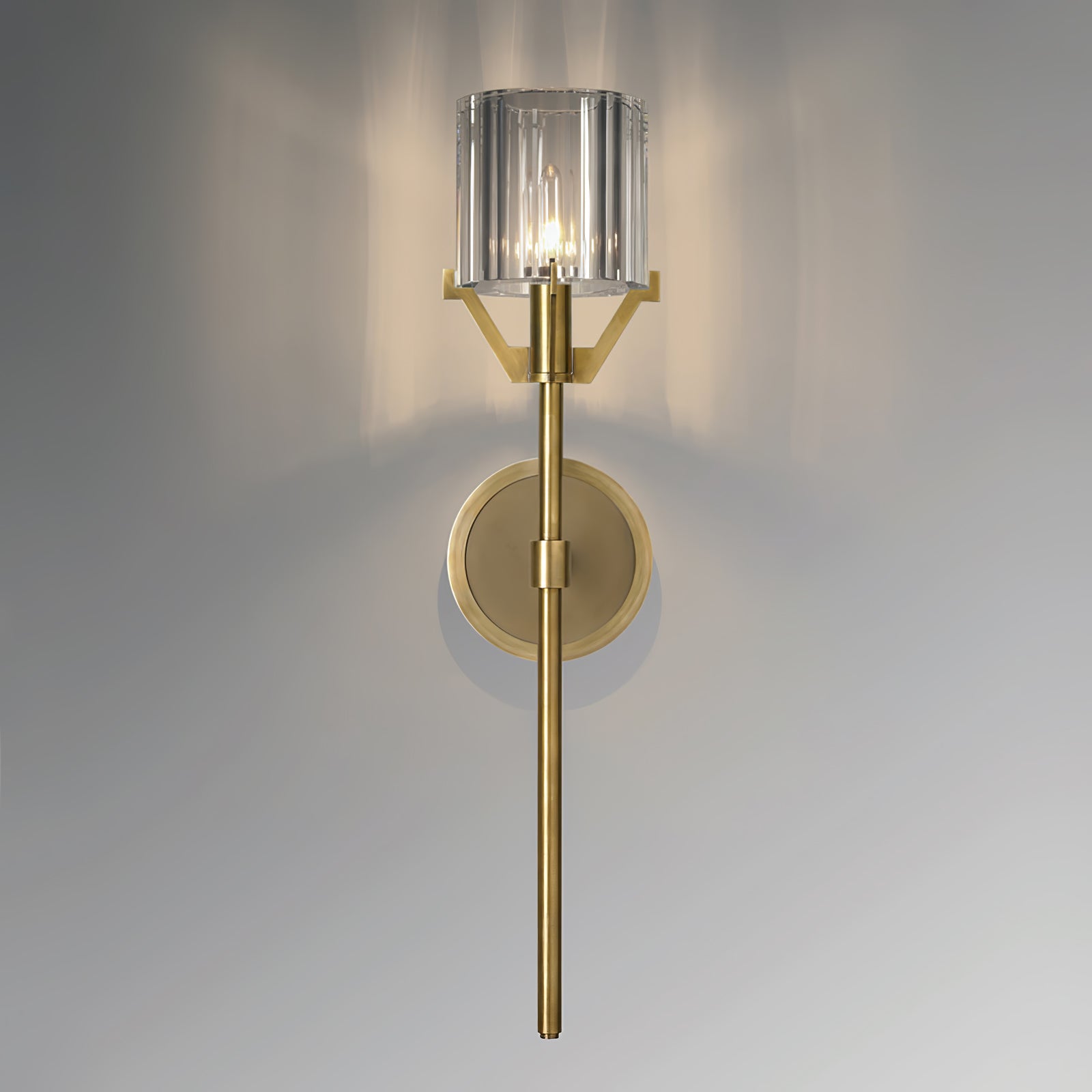 modern-architectural-faceted-crystal-glass-wall-sconce-with-polished-brass-finish