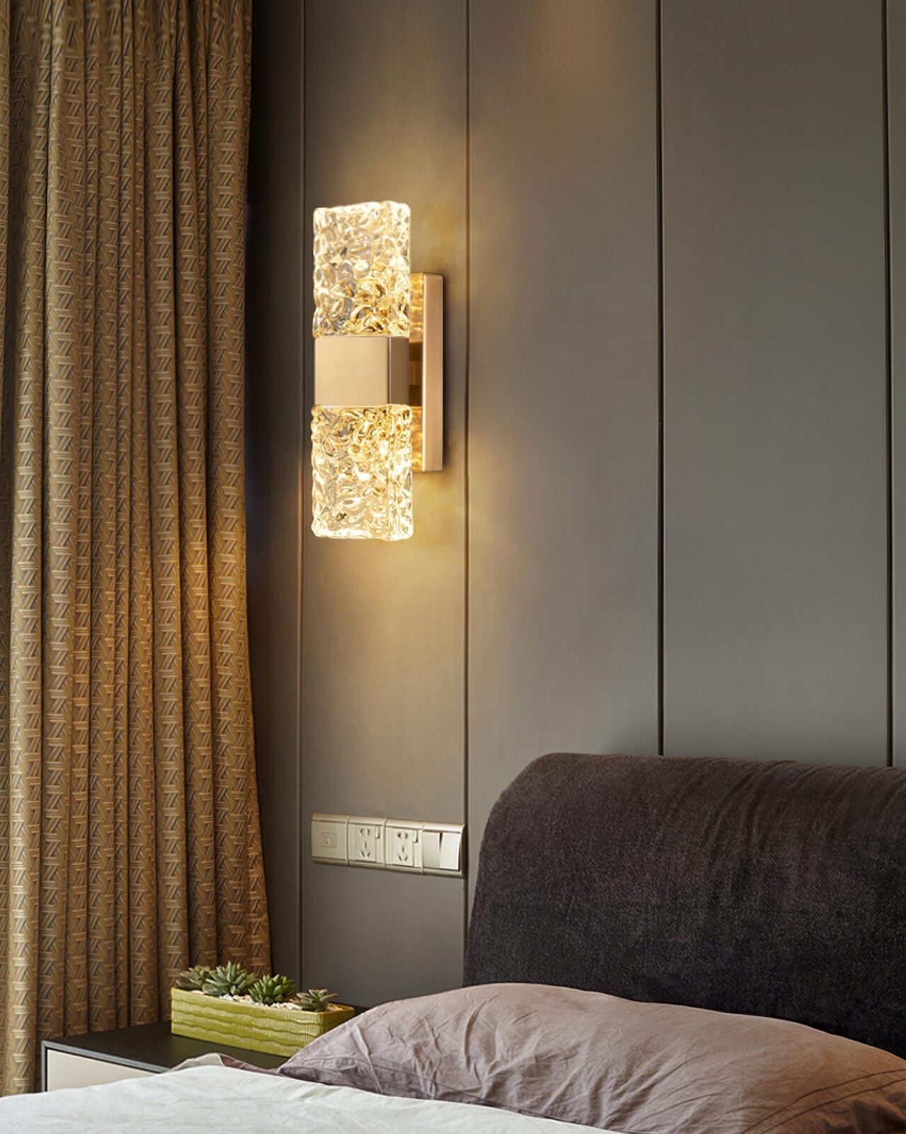modern-gold-ice-glass-wall-sconce-luxury-textured-glass-led-vanity-light