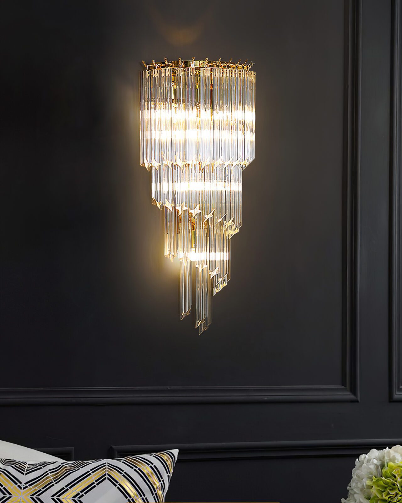 elegant-venetian-glass-rod-wall-light-gold-tapered-crystal-sconce
