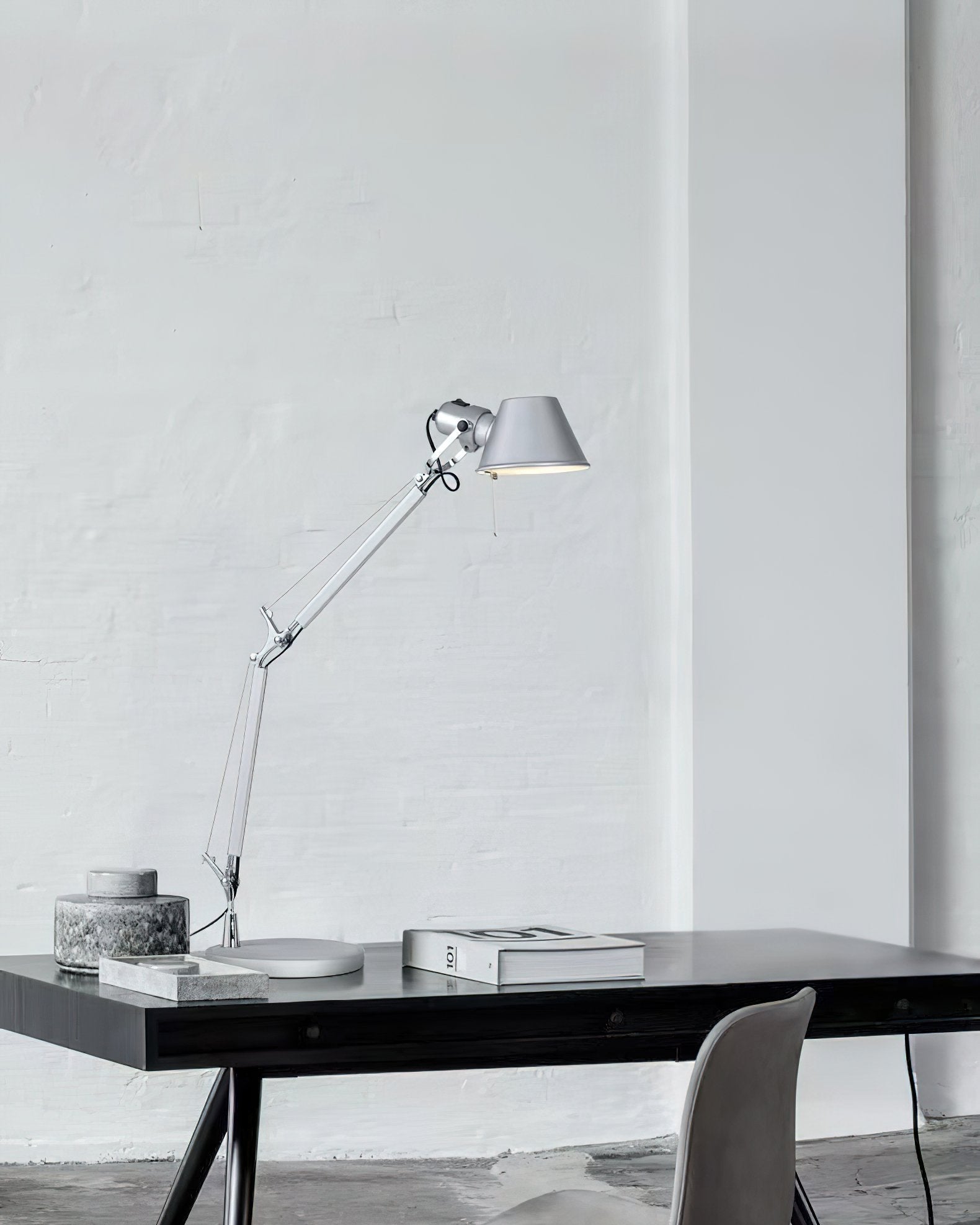 modern-metal-desk-lamp-with-adjustable-arm-and-silver-finish-for-office
