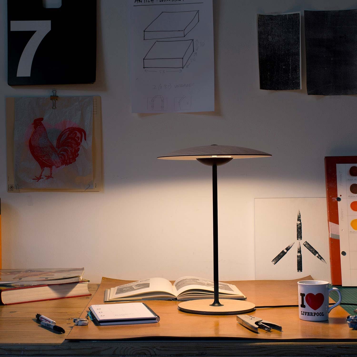 modern-wilbur-led-table-lamp-with-woodgrain-finish-for-bedside-and-living-room-decor