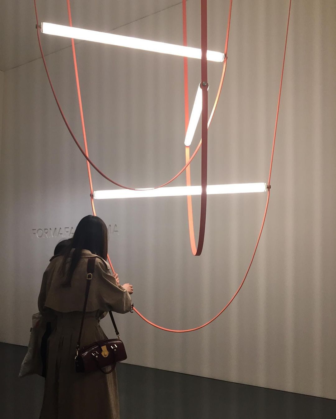 modern-brown-leather-and-glass-led-suspension-lamp-industrial-style-tubular-hanging-light