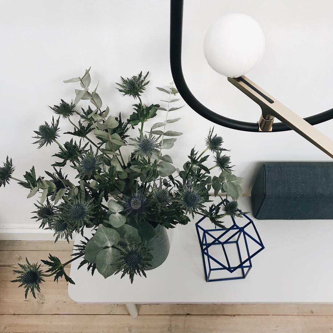 modern-minimalist-branch-chandelier-with-brass-bird-figures-and-white-glass-spheres