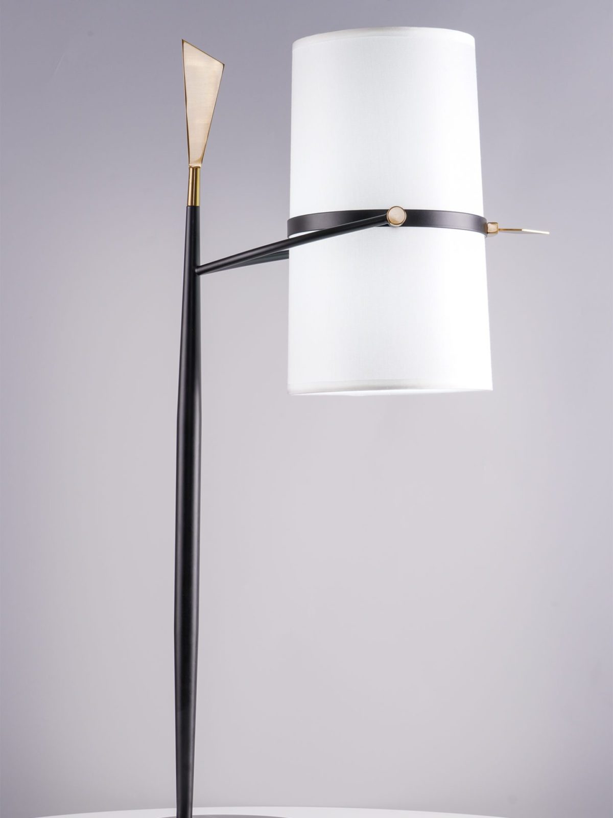 yasmin-antique-black-and-brass-table-lamp-with-linen-shade-for-bedside-desks