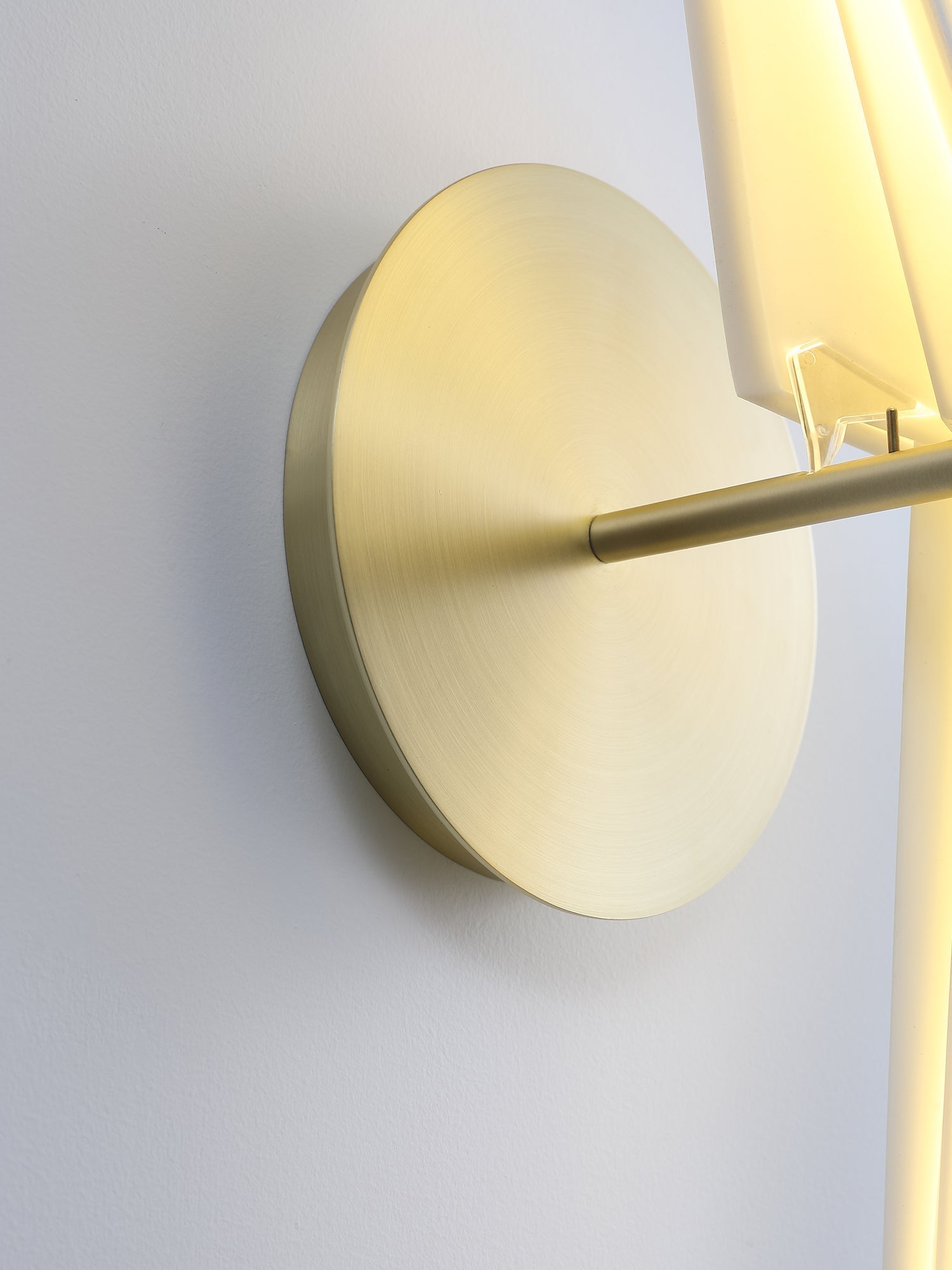 Avian Inspired Modern LED Bird Wall Sconce Adjustable Gold Finish Sconce Set for Living Room and Bedroom
