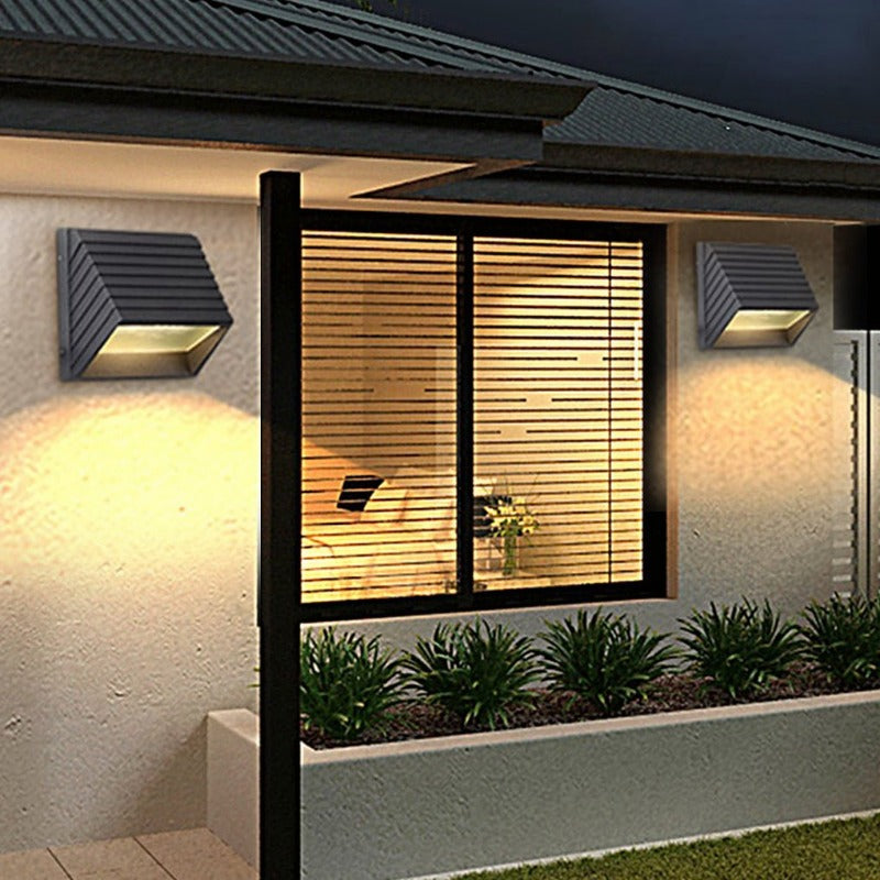 Contemporary IP54 Waterproof LED Outdoor Wall Sconce Aluminum Light for Garden Patio and Villa