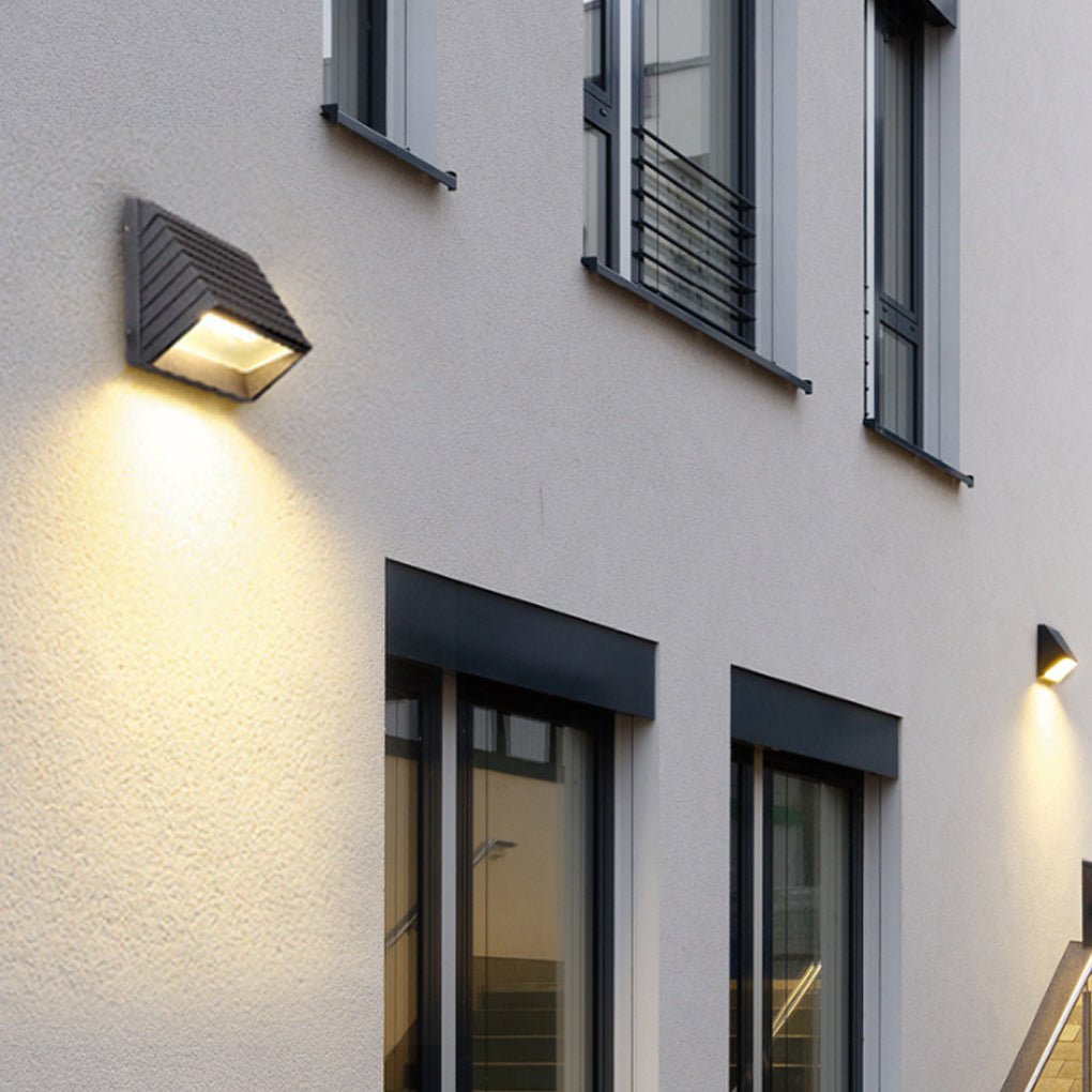 Contemporary IP54 Waterproof LED Outdoor Wall Sconce Aluminum Light for Garden Patio and Villa