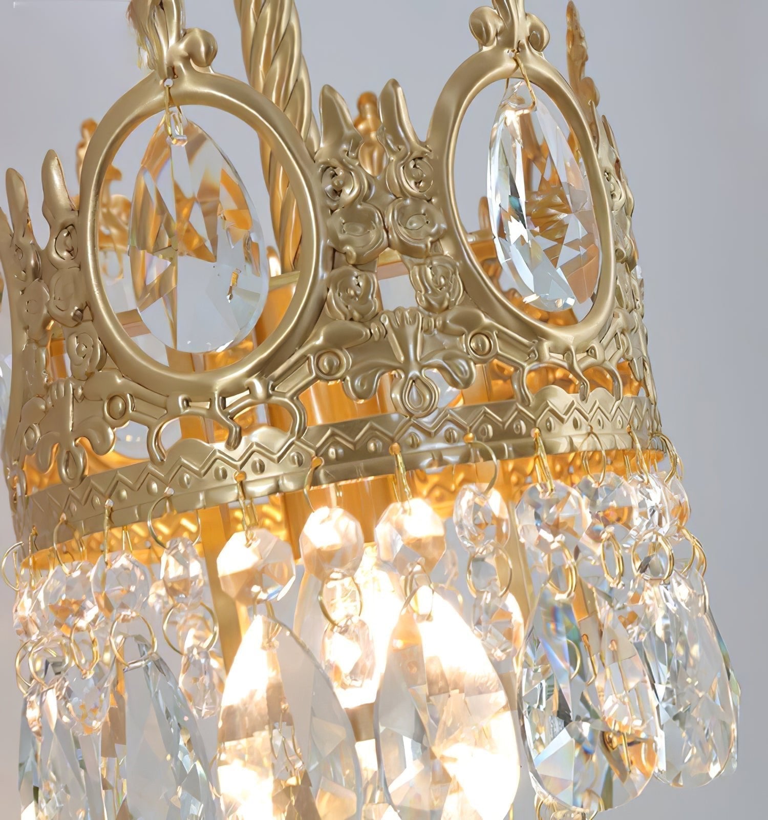 Elegant Crystal Crown Wall Sconce Luxury Interior Lighting Fixture for Hallway and Bathroom