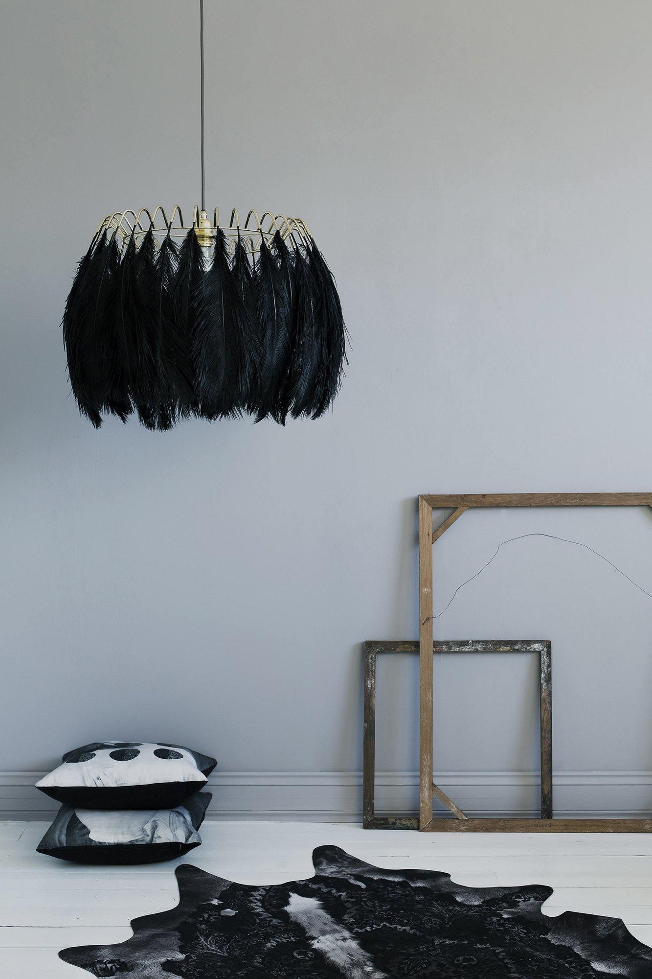 Elegant Modern Feather Pendant Light with Gold Metal Frame for Bedroom and Living Room