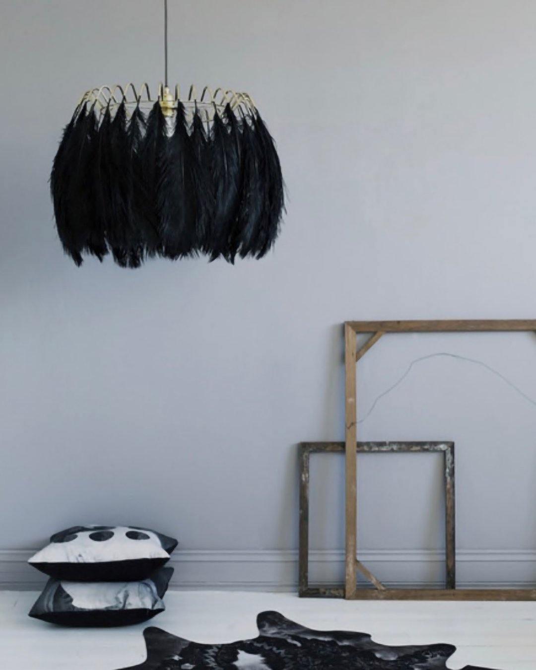 Elegant Modern Feather Pendant Light with Gold Metal Frame for Bedroom and Living Room