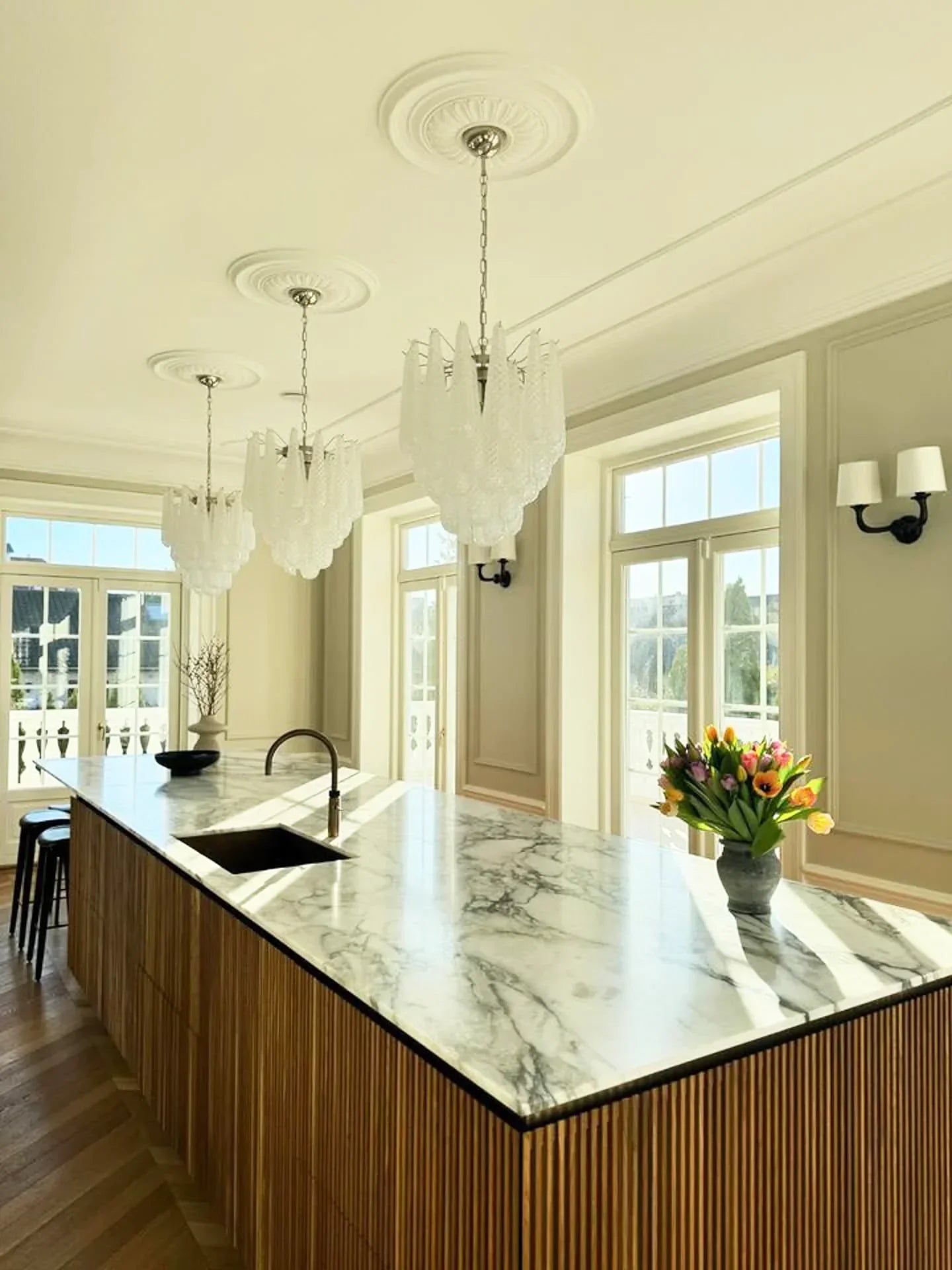 elegant-murano-style-transparent-glass-petal-chandelier-for-luxury-living-and-dining-rooms