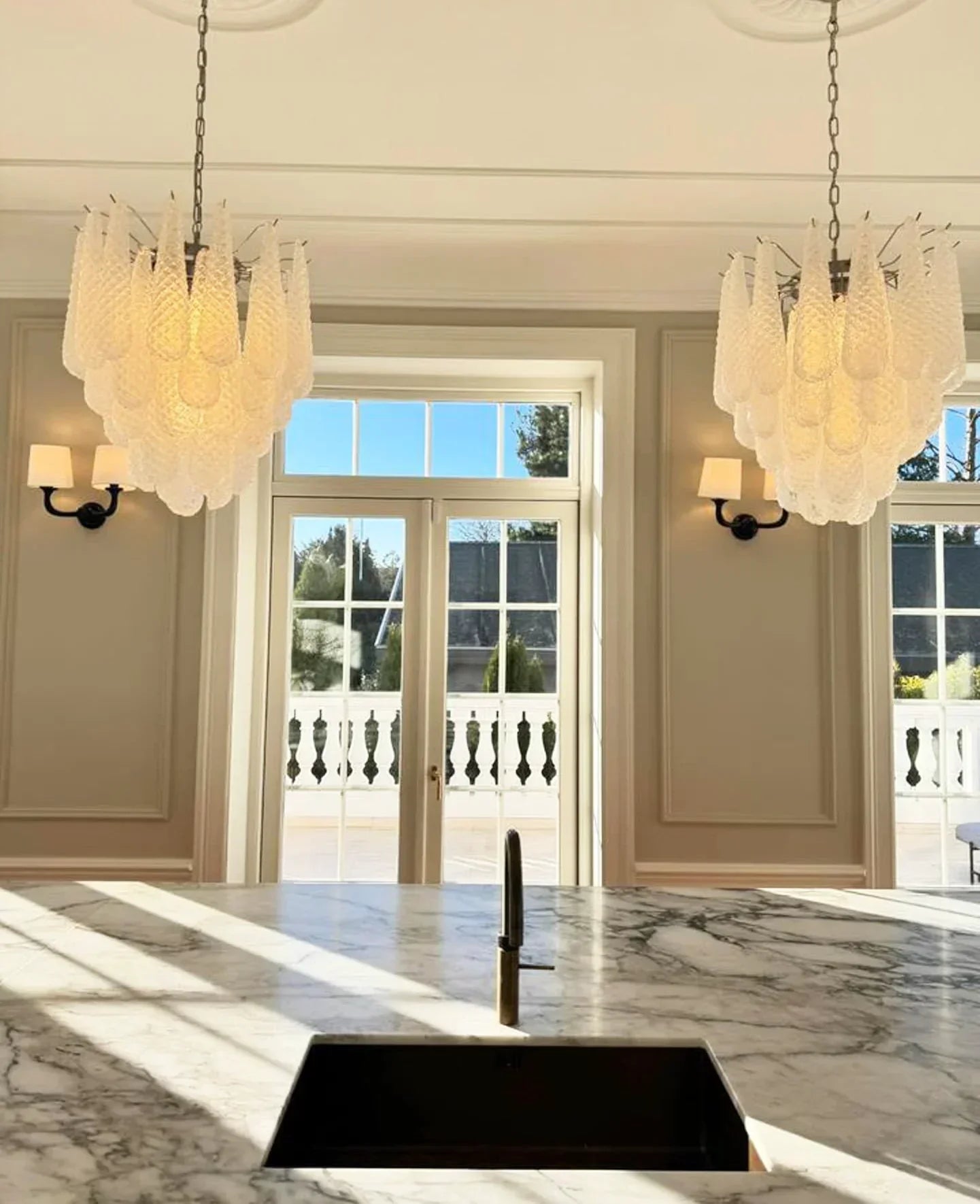 elegant-murano-style-transparent-glass-petal-chandelier-for-luxury-living-and-dining-rooms