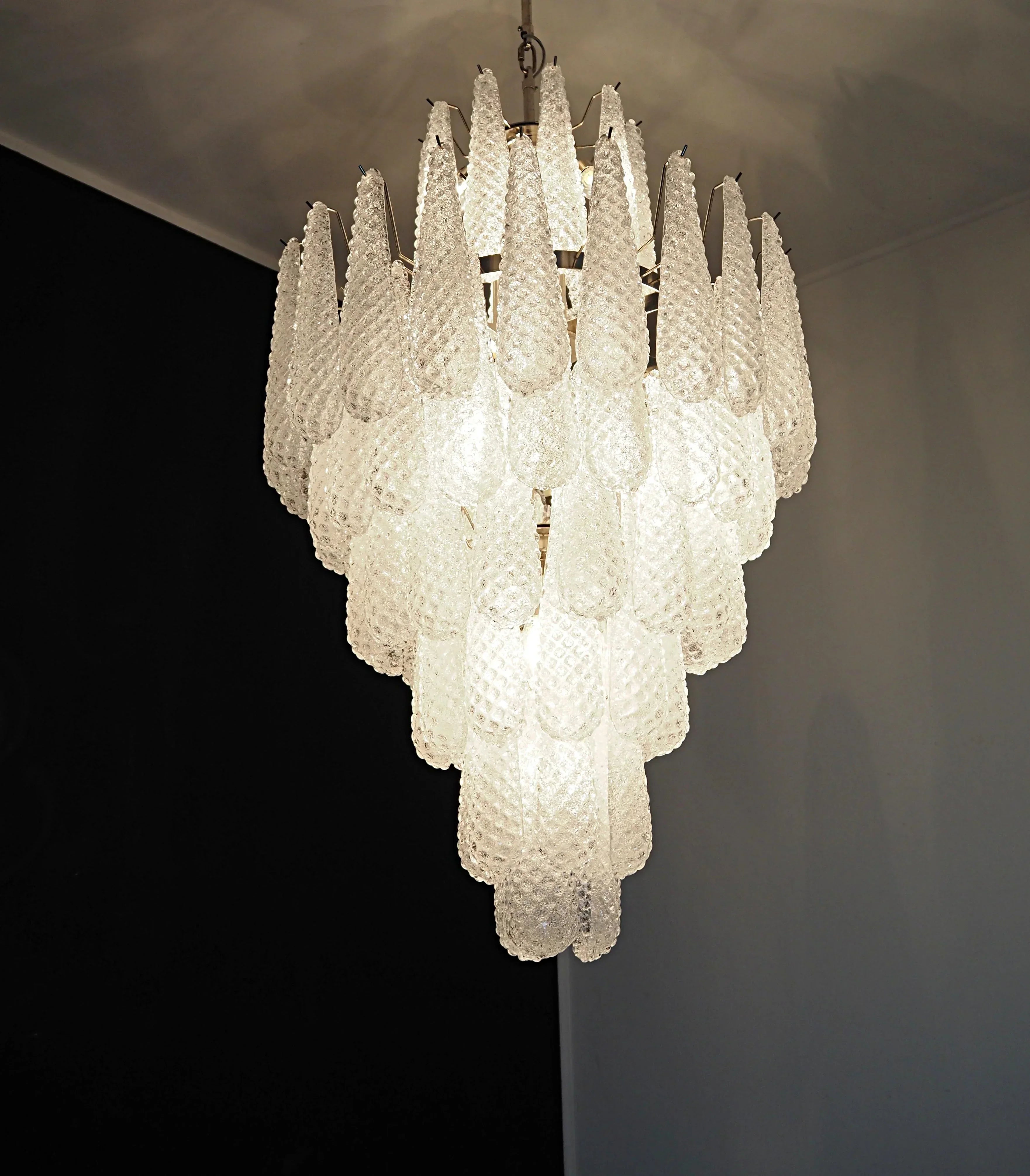 elegant-murano-style-transparent-glass-petal-chandelier-for-modern-living-room