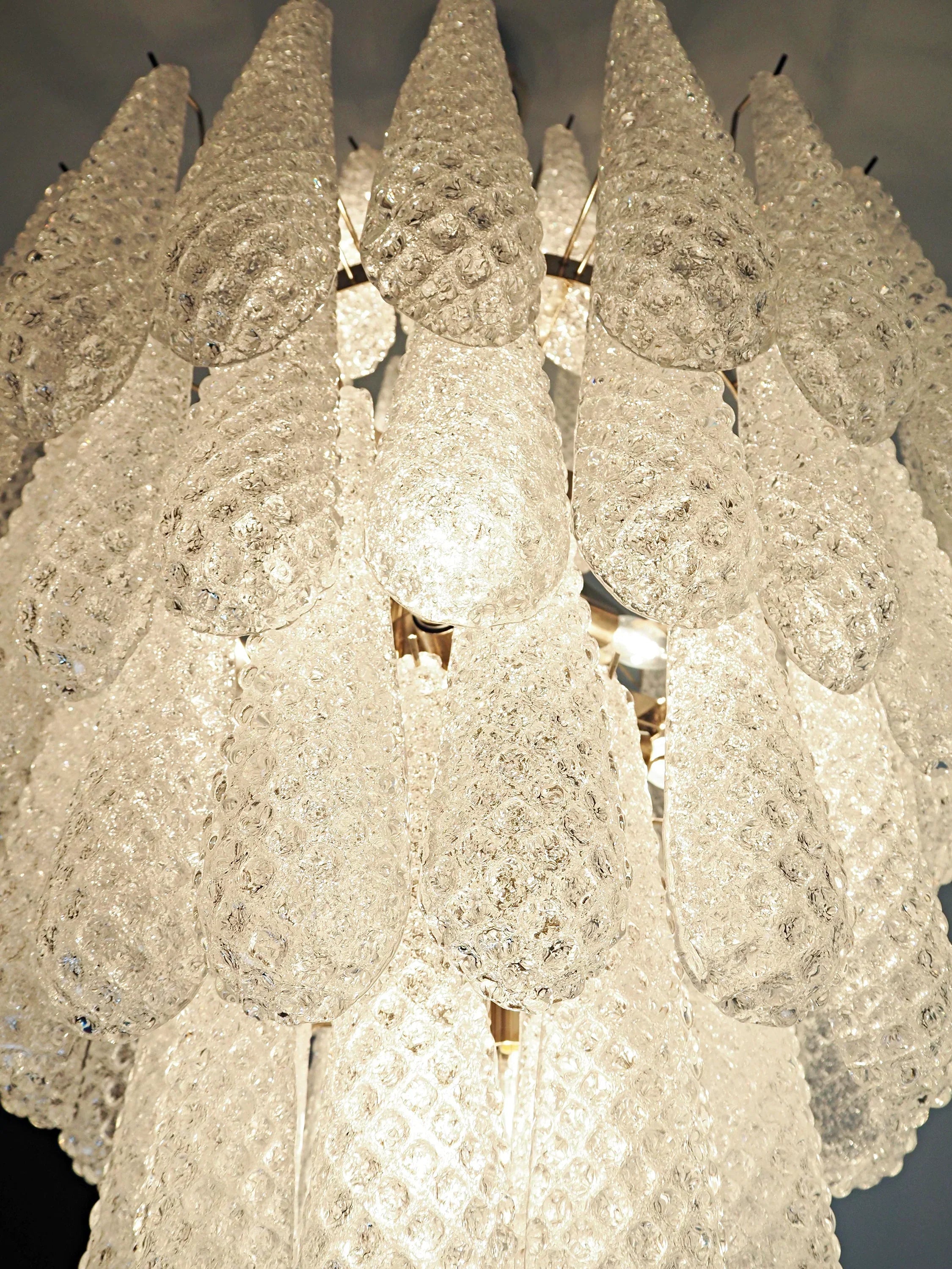 elegant-murano-style-transparent-glass-petal-chandelier-for-modern-living-room
