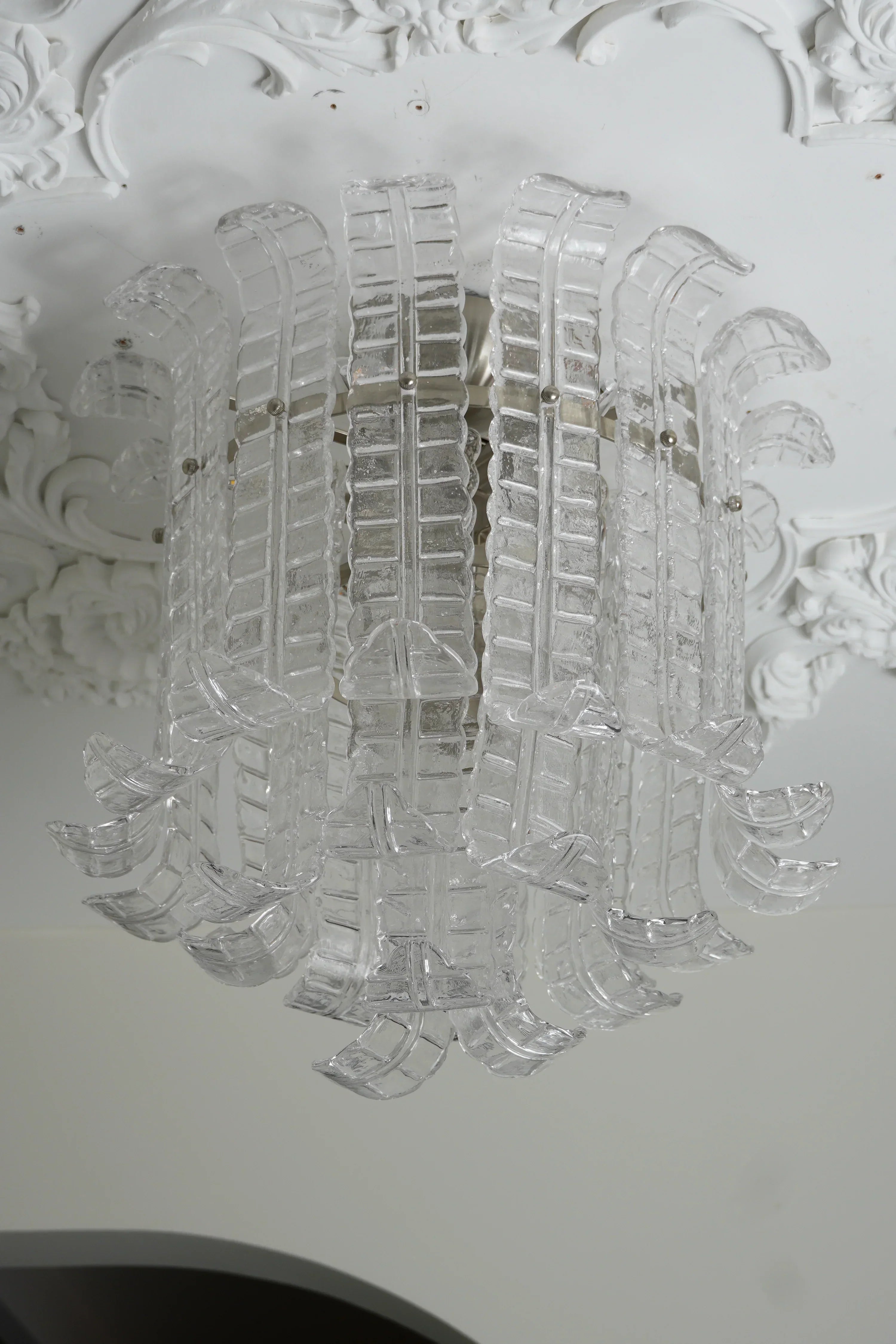 hand-crafted-murano-glass-leaf-design-ceiling-lamp-for-elegant-dining-spaces