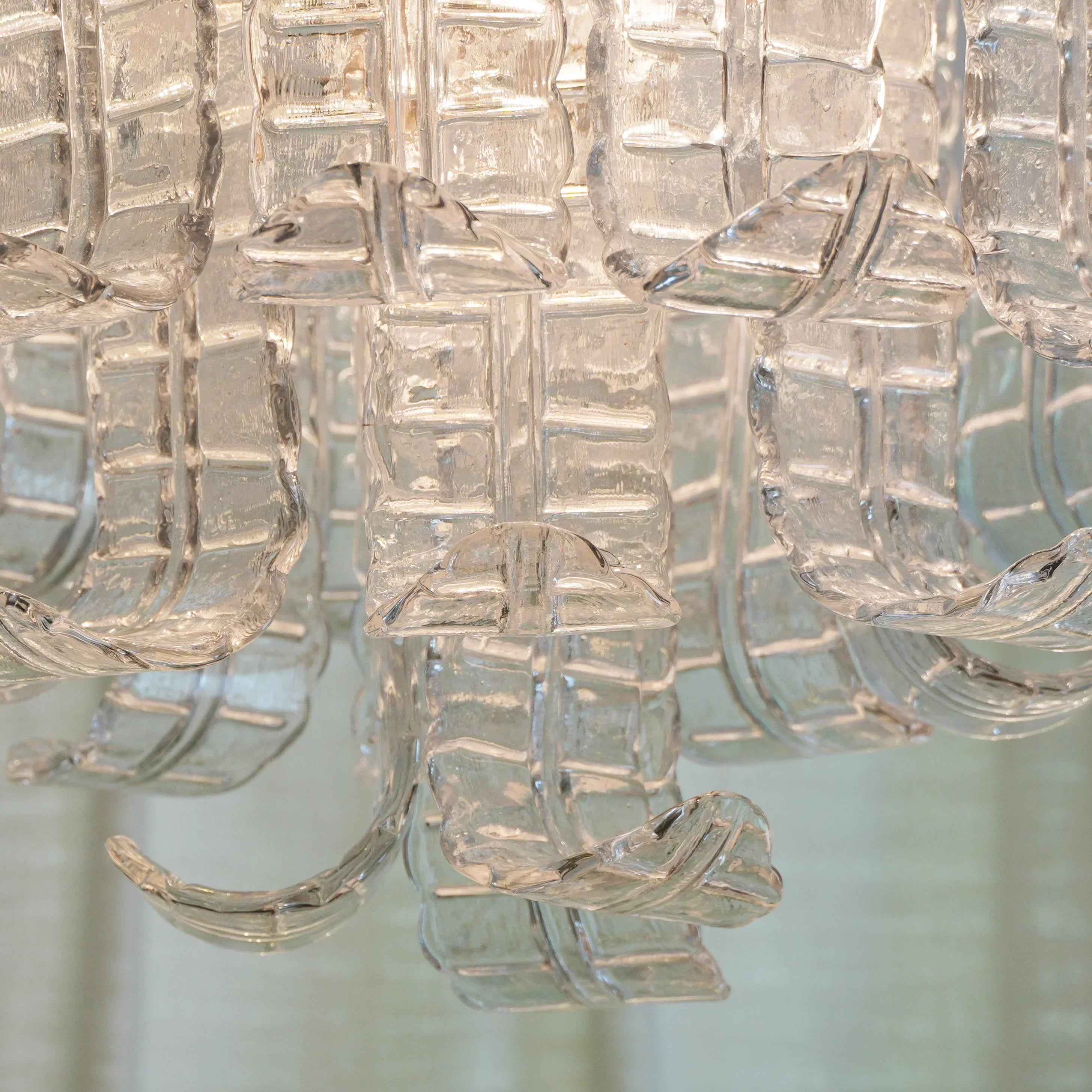 hand-crafted-murano-glass-leaf-design-ceiling-lamp-for-elegant-dining-spaces