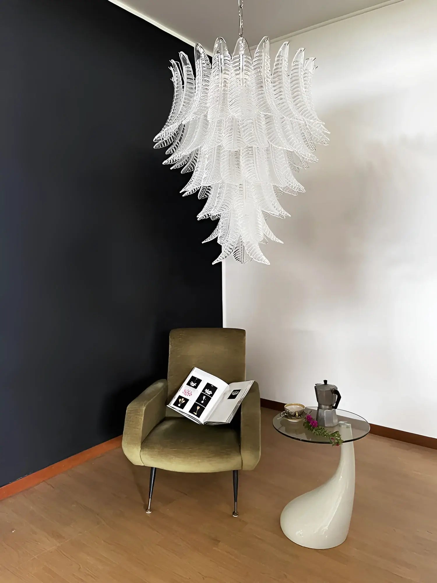 handcrafted-murano-glass-felci-chandelier-with-transparent-petals-for-luxury-living-room