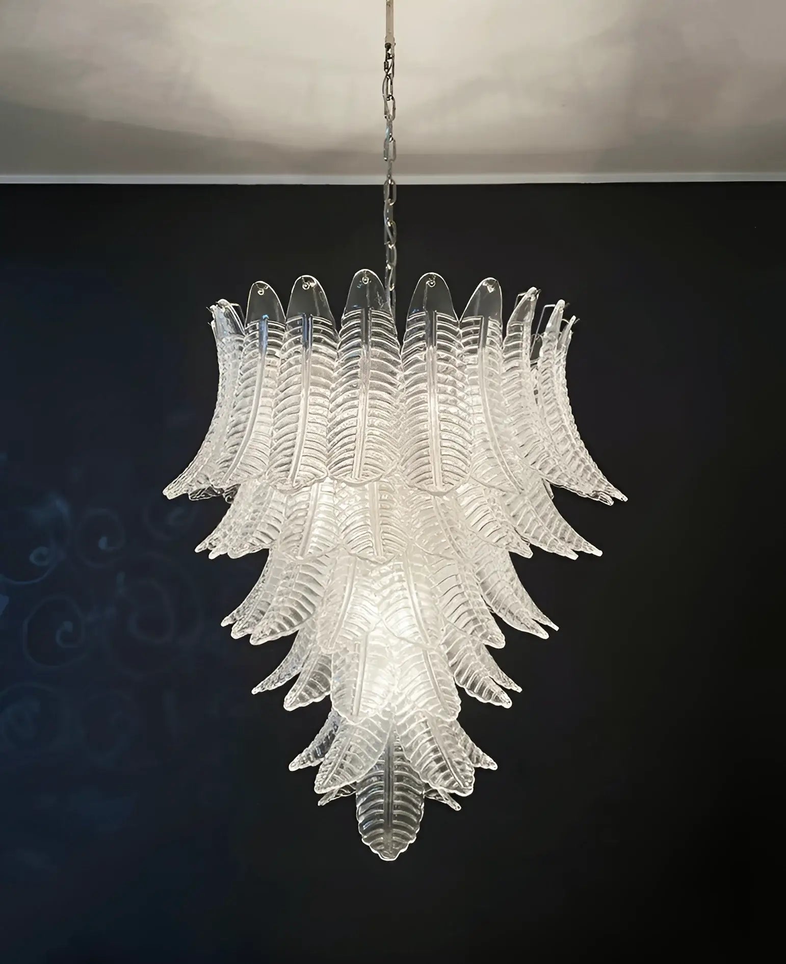 handcrafted-murano-glass-felci-chandelier-with-transparent-petals-for-luxury-living-room