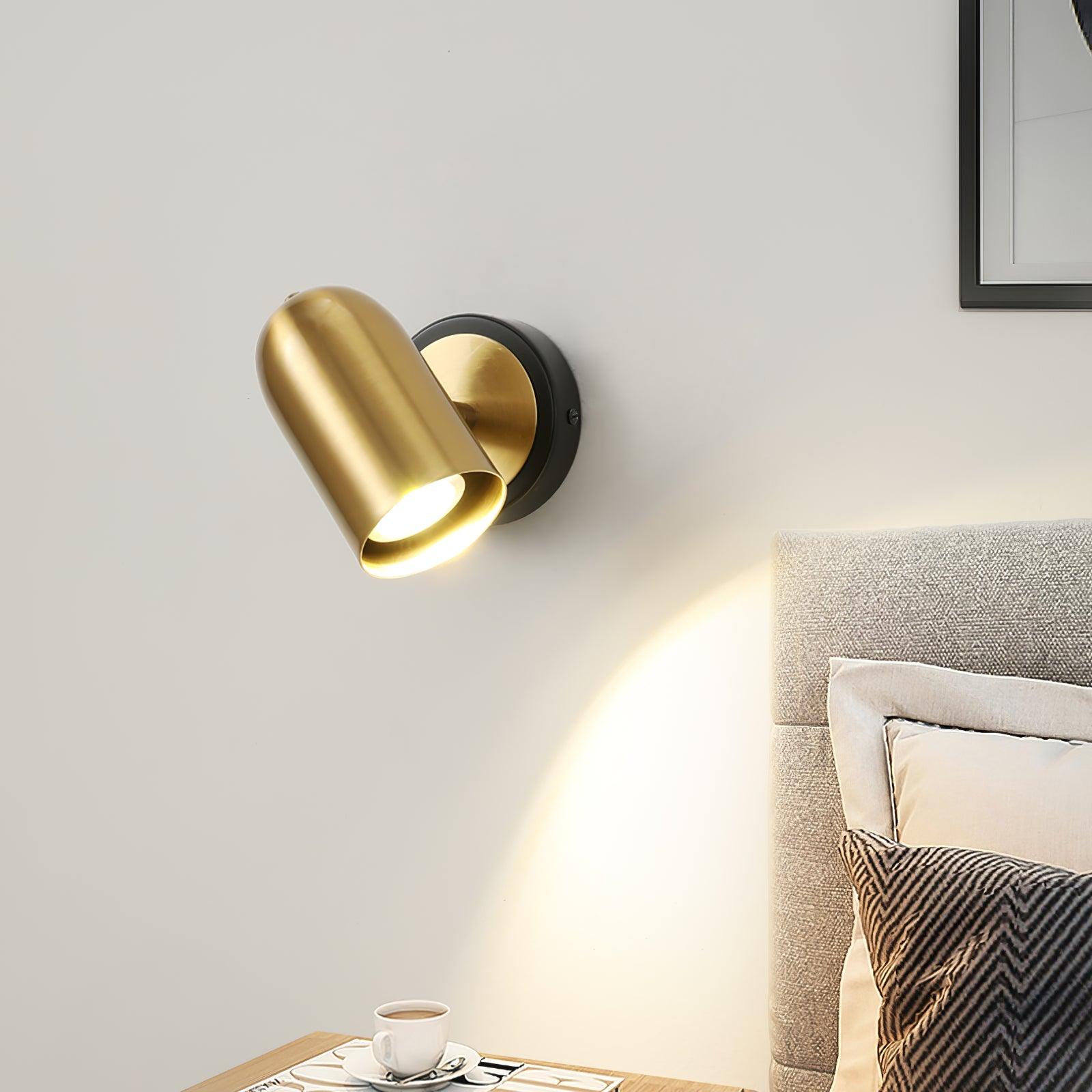 Leonardo Elegant Gold Metal Wall Sconce Bracket Light Fixture for Modern Indoor Decor