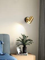 Leonardo Elegant Gold Metal Wall Sconce Bracket Light Fixture for Modern Indoor Decor