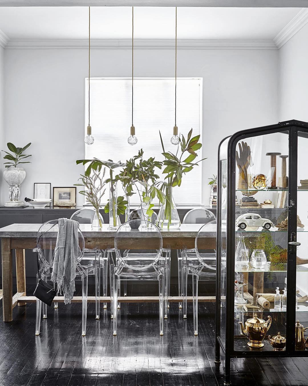 Luxury Clear Crystal Glass LED Pendant Lamp with Brass Fixture for Indoor Decor
