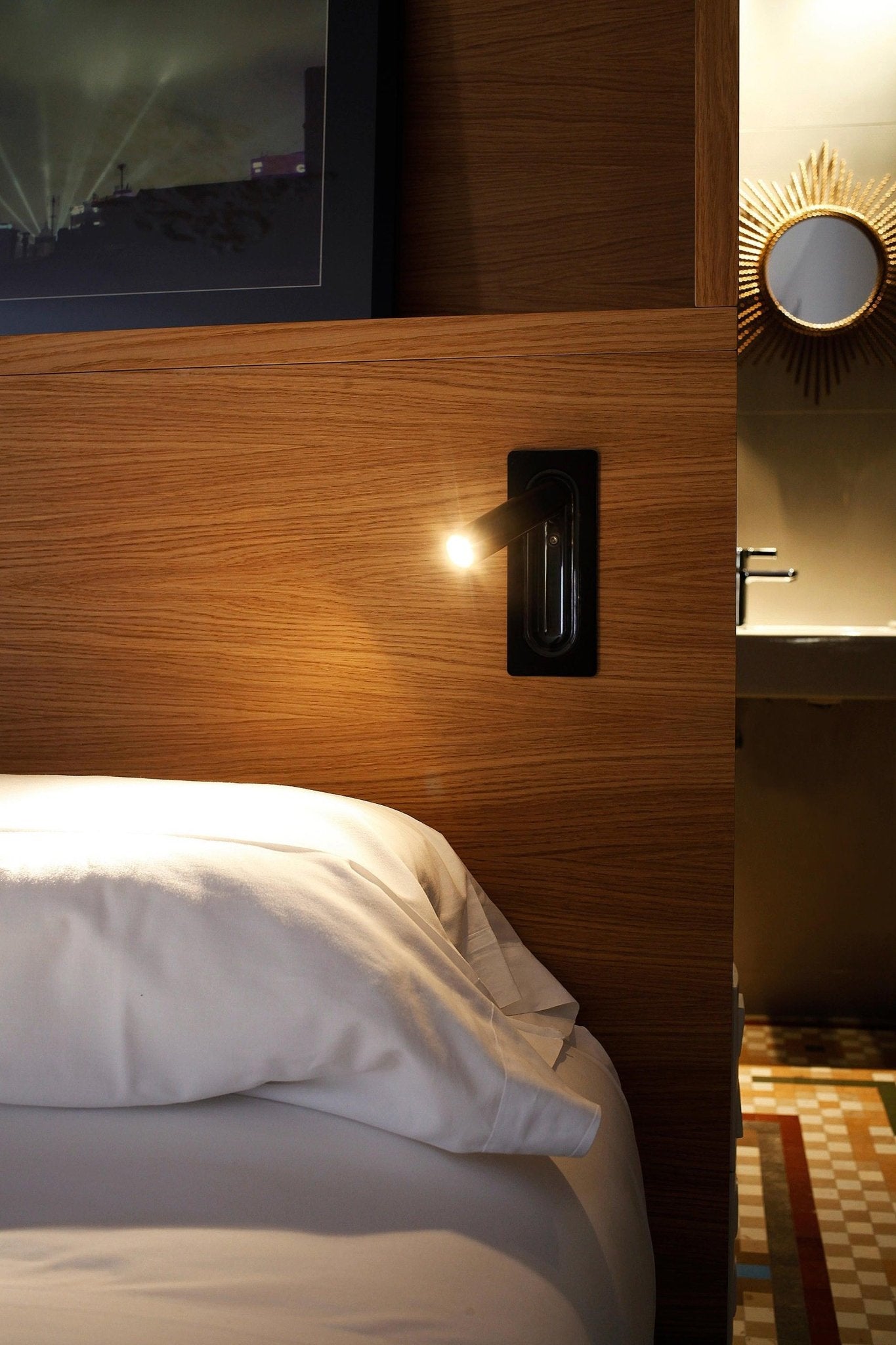 Modern Adjustable 360 Degree Rotating LED Wall Mounted Bedside Reading Lamp for Bedroom and Office