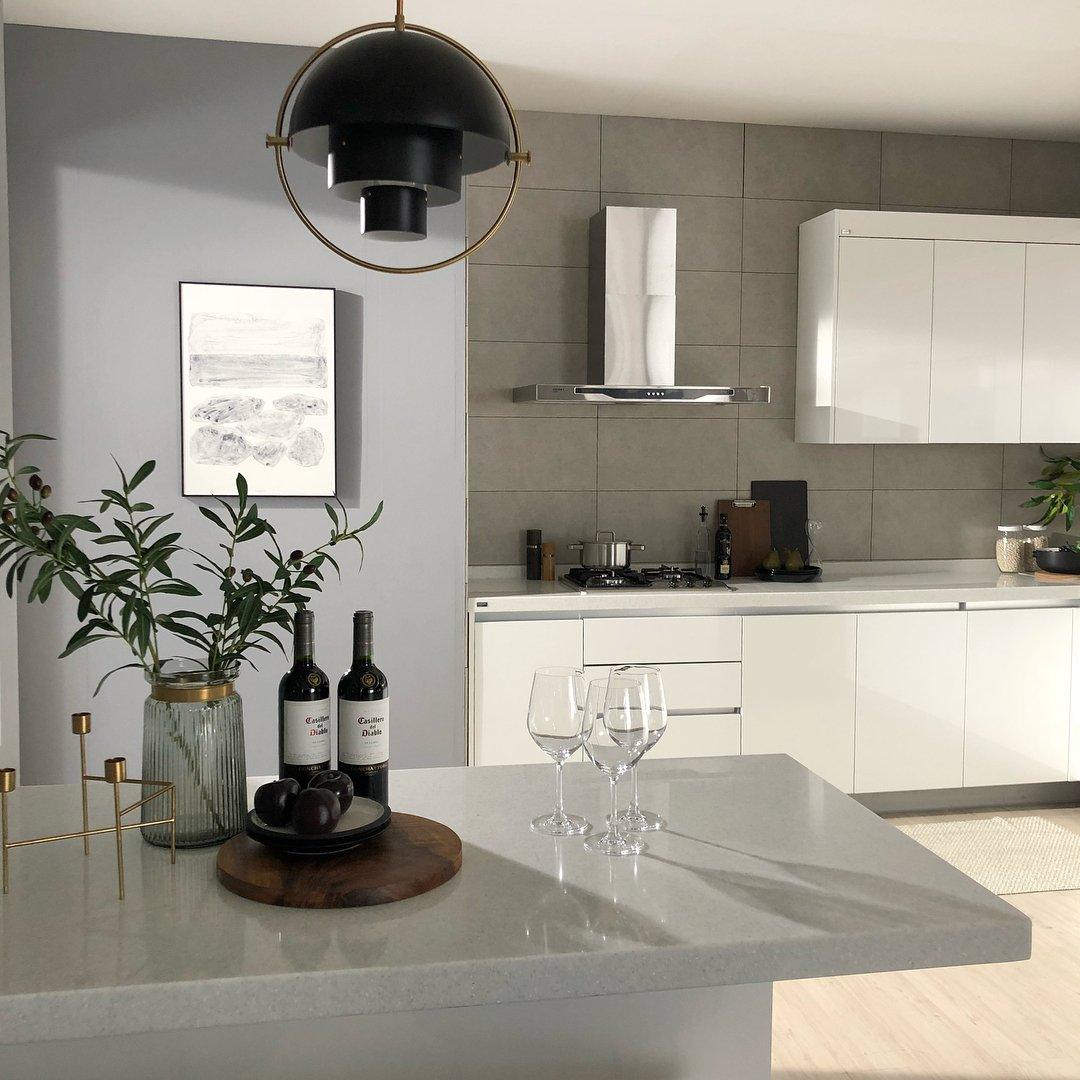 Modern Adjustable Deformed Ball Pendant Light with Multi Lite Shade Design for Dining Room