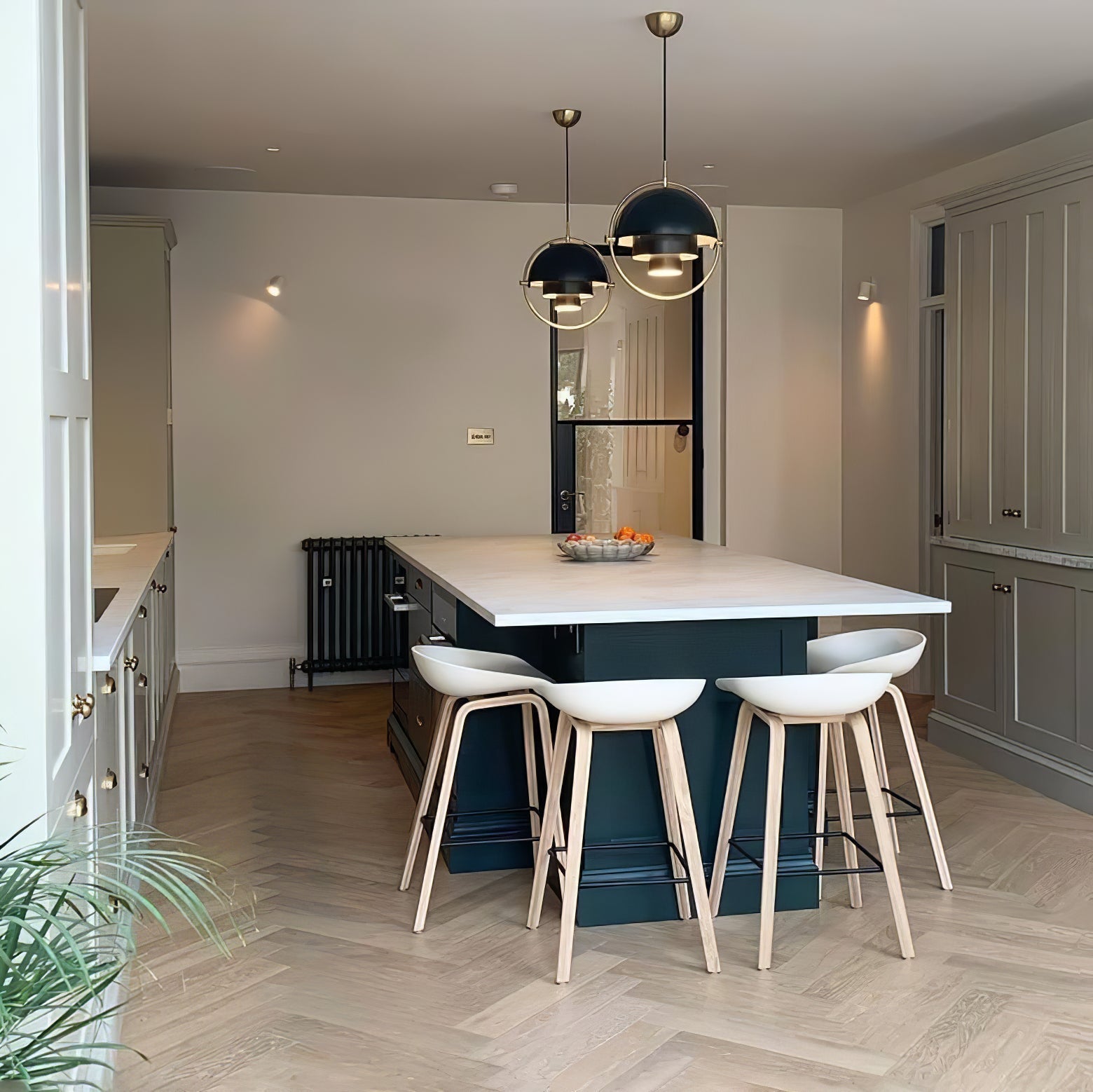 Modern Adjustable Deformed Ball Pendant Light with Multi Lite Shade Design for Dining Room