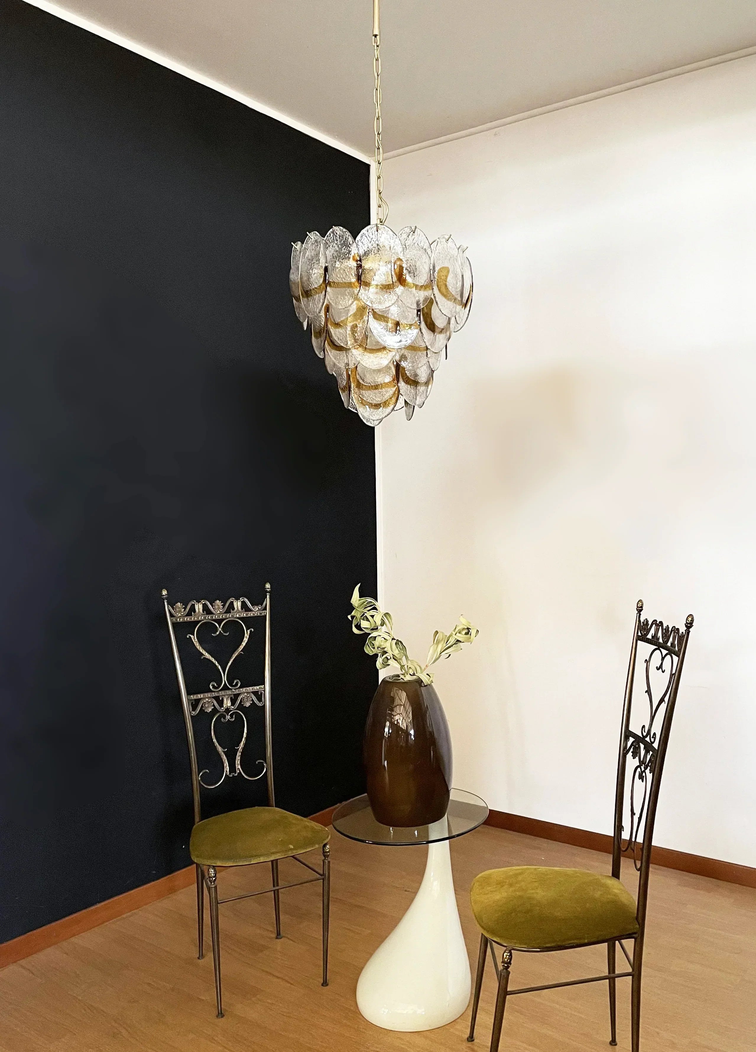 modern-amber-and-transparent-glass-sheet-chandelier-with-gold-or-chrome-metal-frame