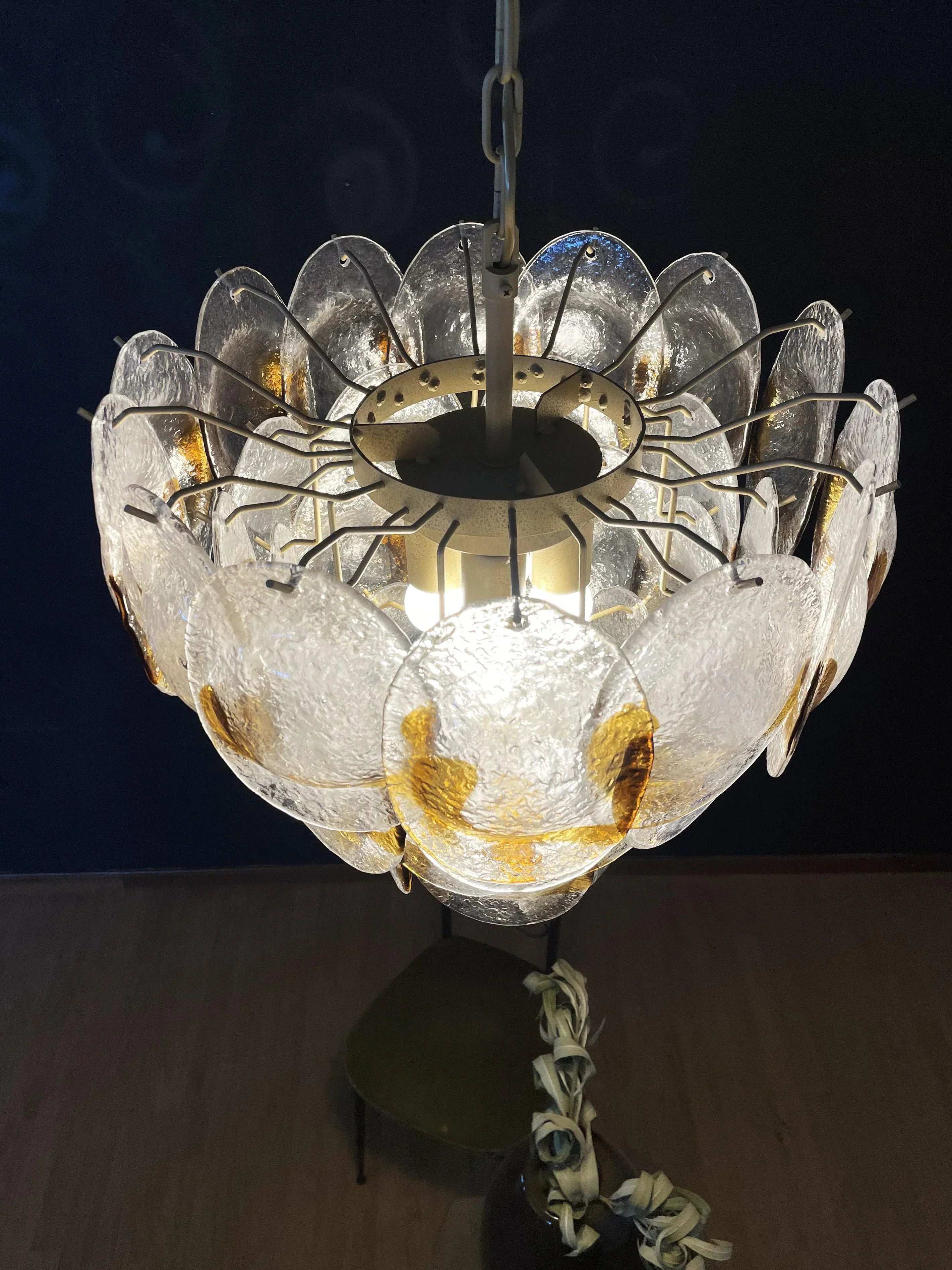 modern-amber-and-transparent-glass-sheet-chandelier-with-gold-or-chrome-metal-frame