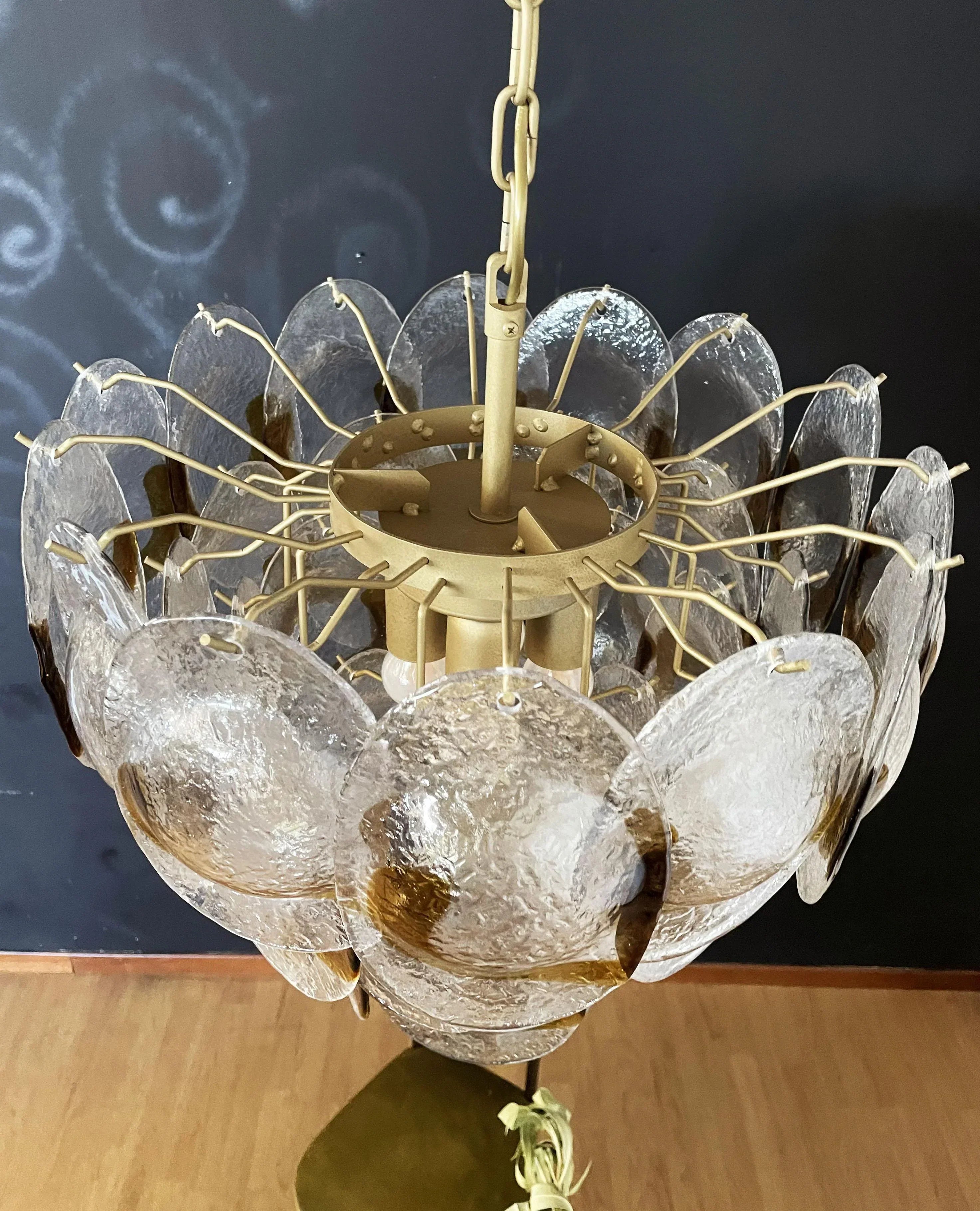 modern-amber-and-transparent-glass-sheet-chandelier-with-gold-or-chrome-metal-frame
