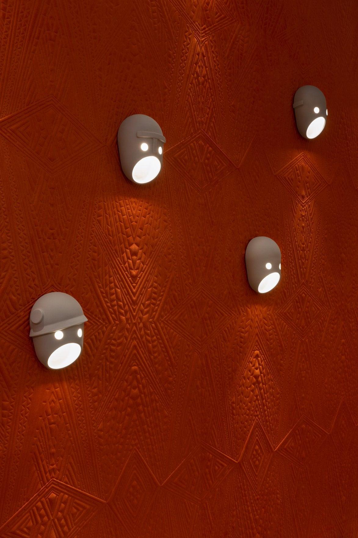 Modern Ceramic Face Mask Wall Sconce Decorative Art Portrait Wall Light for Interior Decor