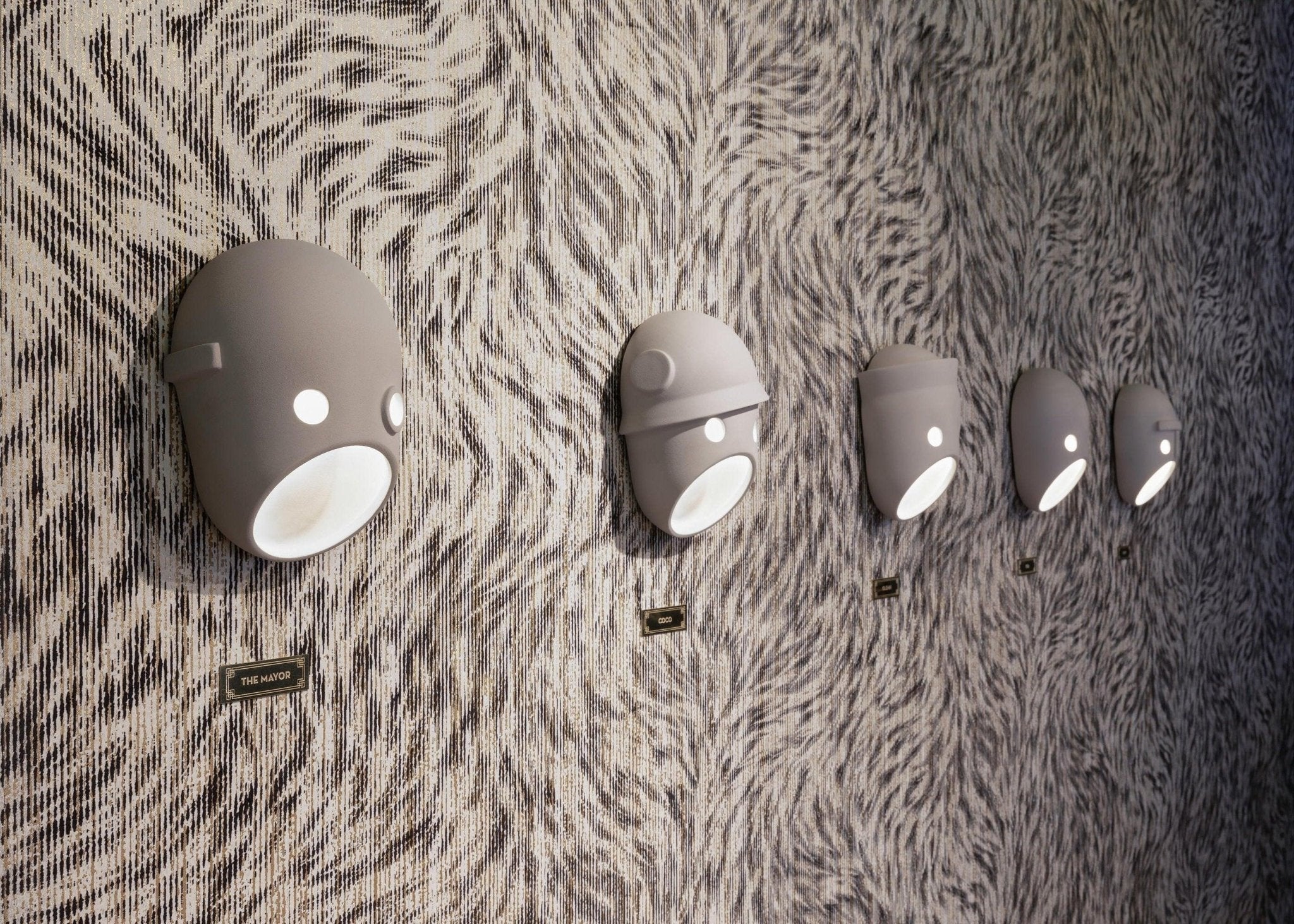 Modern Ceramic Face Mask Wall Sconce Decorative Art Portrait Wall Light for Interior Decor