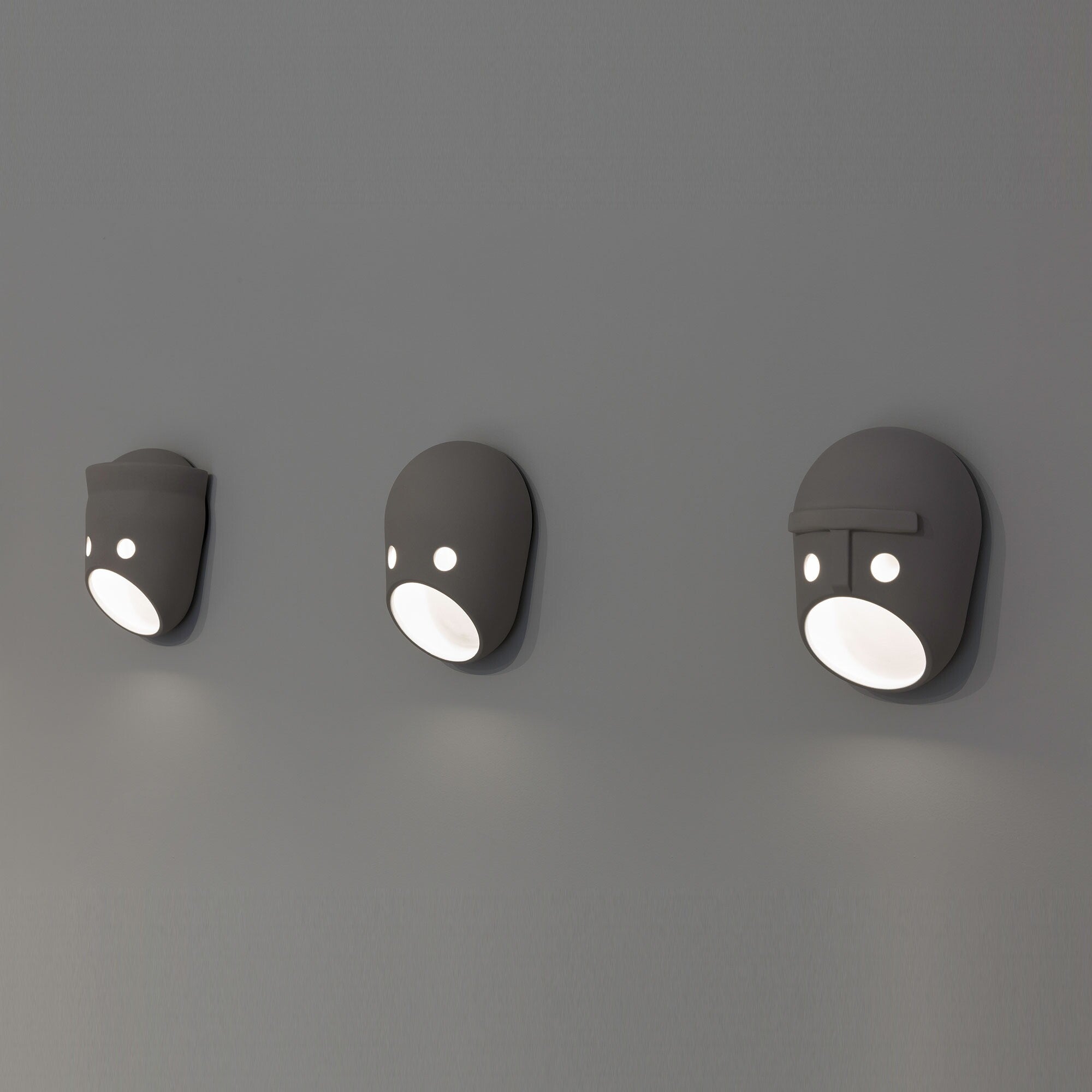 Modern Ceramic Face Mask Wall Sconce Decorative Art Portrait Wall Light for Interior Decor