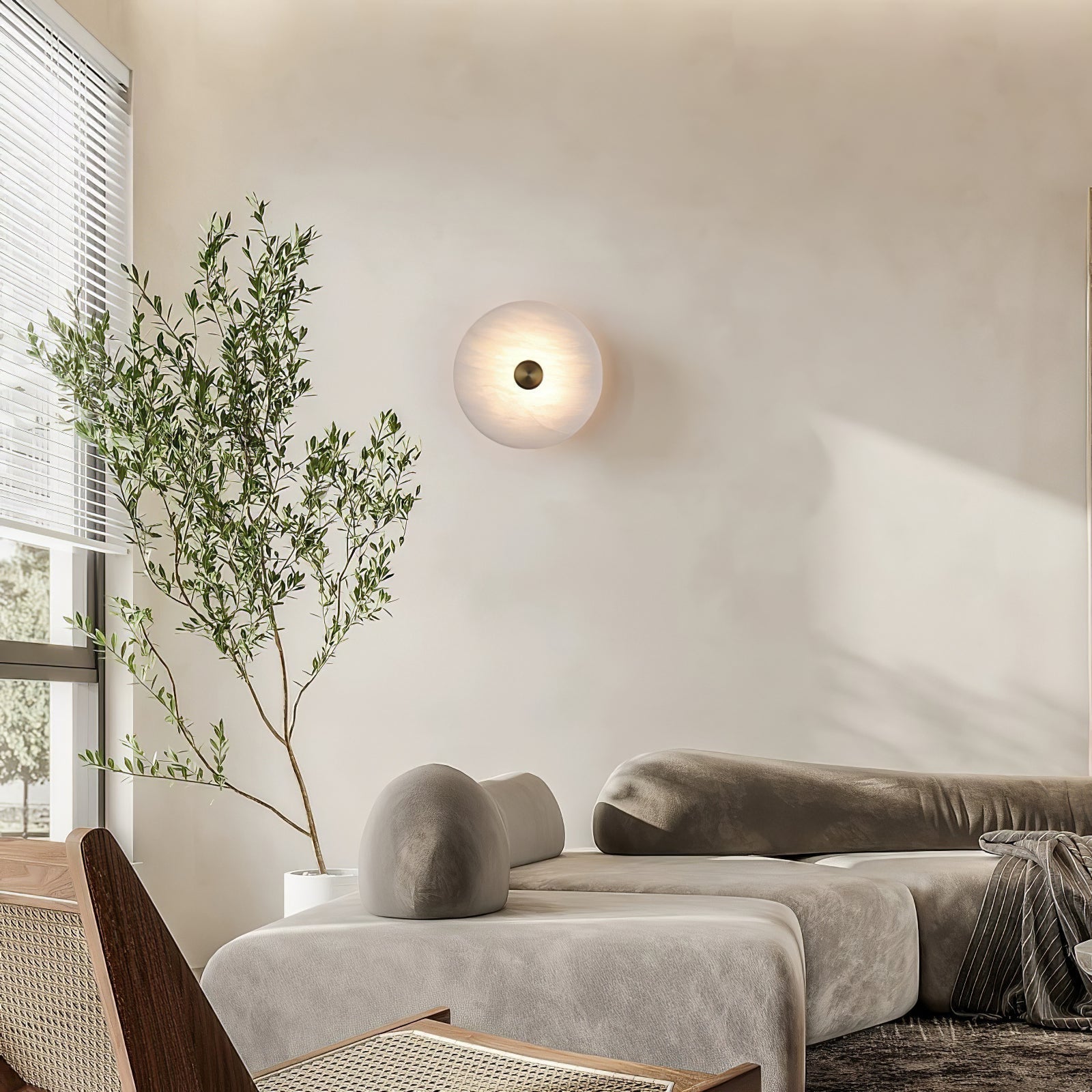 Modern Circular Natural Alabaster LED Wall Lamp Fixture for Elegant Indoor Lighting